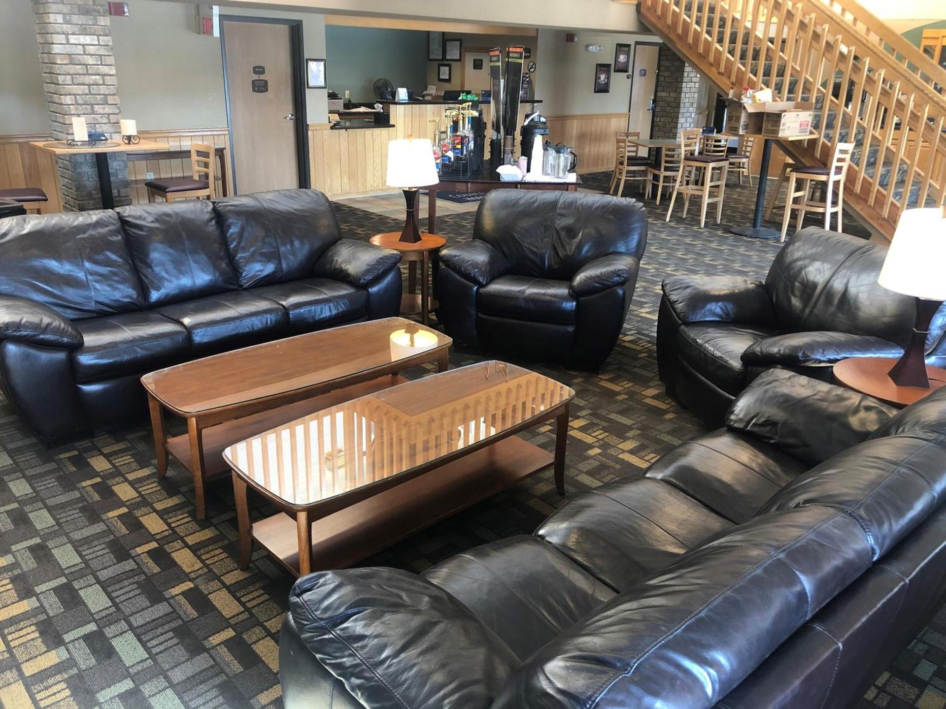Cobblestone Hotel & Suites - Wisconsin Rapids photo 3