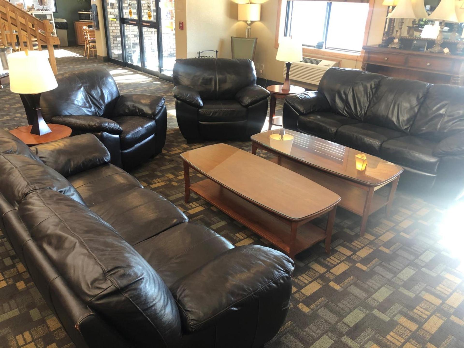 Cobblestone Hotel & Suites - Wisconsin Rapids photo 2