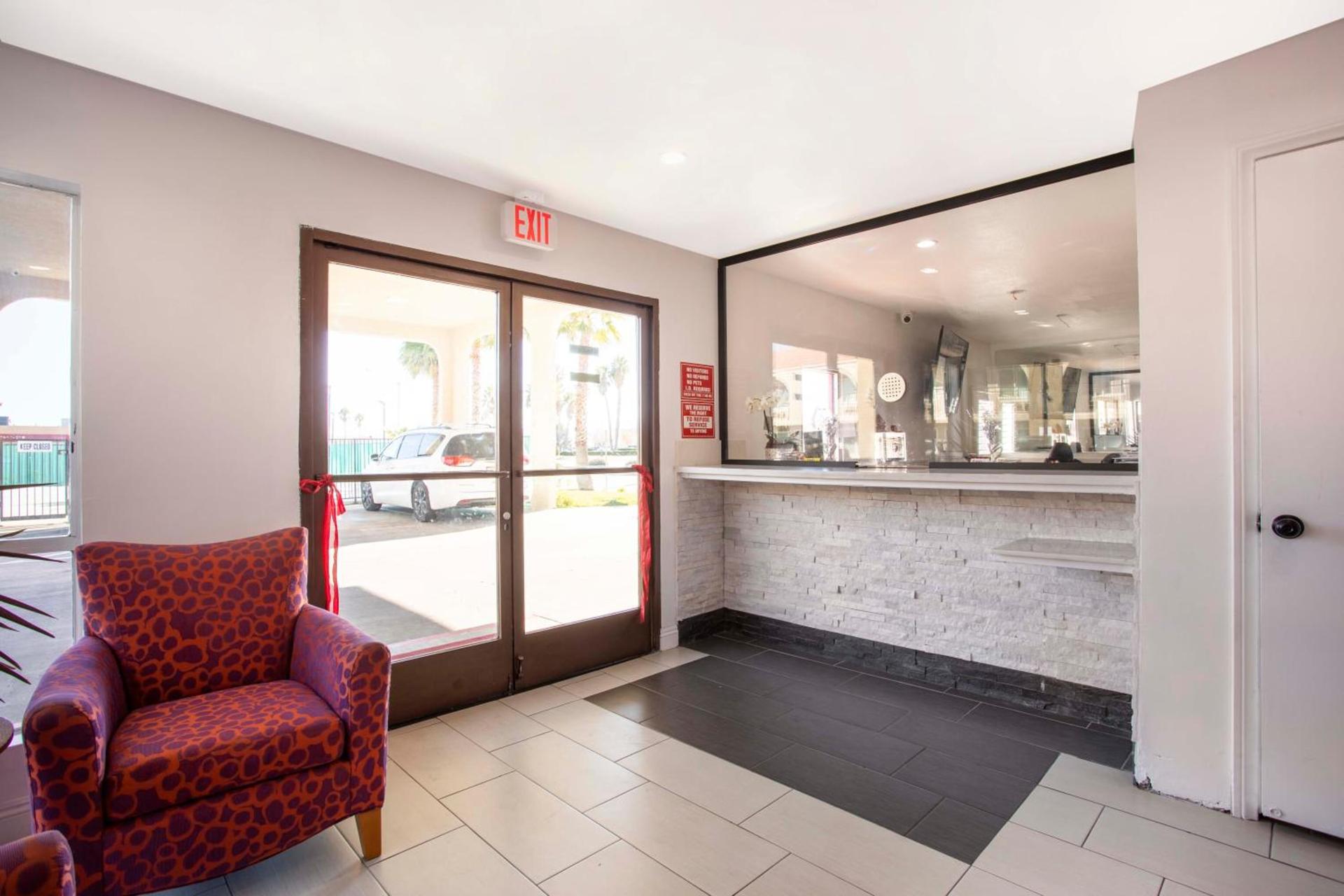 Hotel Palmdale - Antelope Valley photo 21