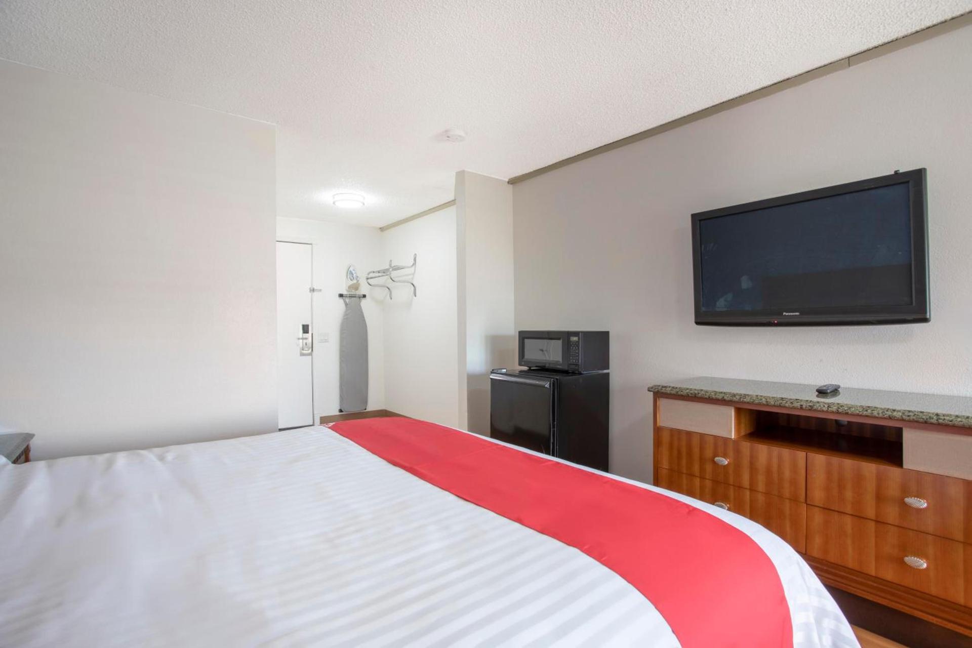 Hotel Palmdale - Antelope Valley photo 22