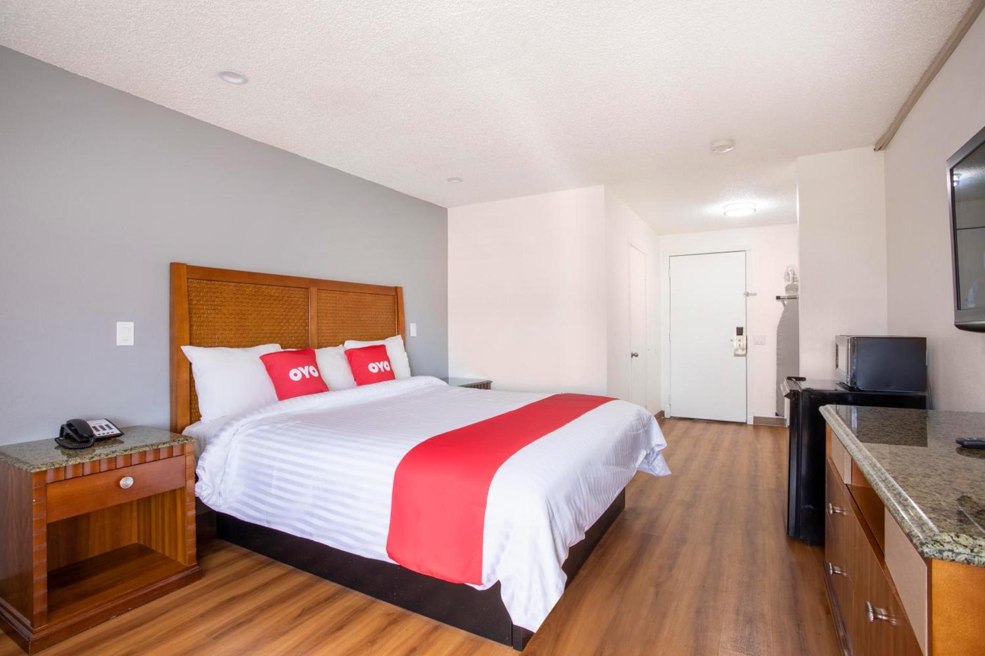 Hotel Palmdale - Antelope Valley photo 9