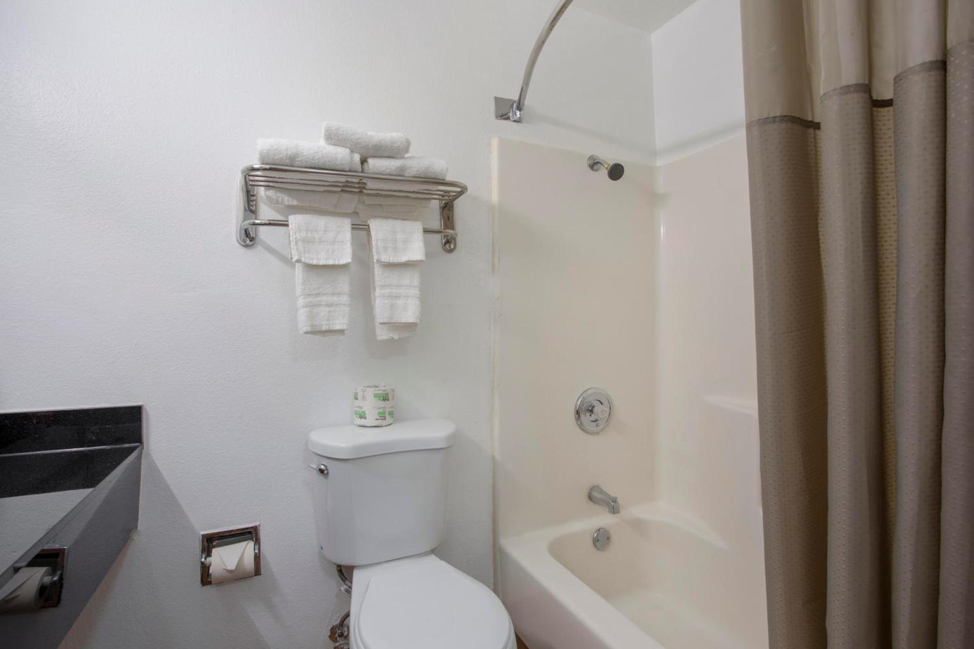 Hotel Palmdale - Antelope Valley photo 28