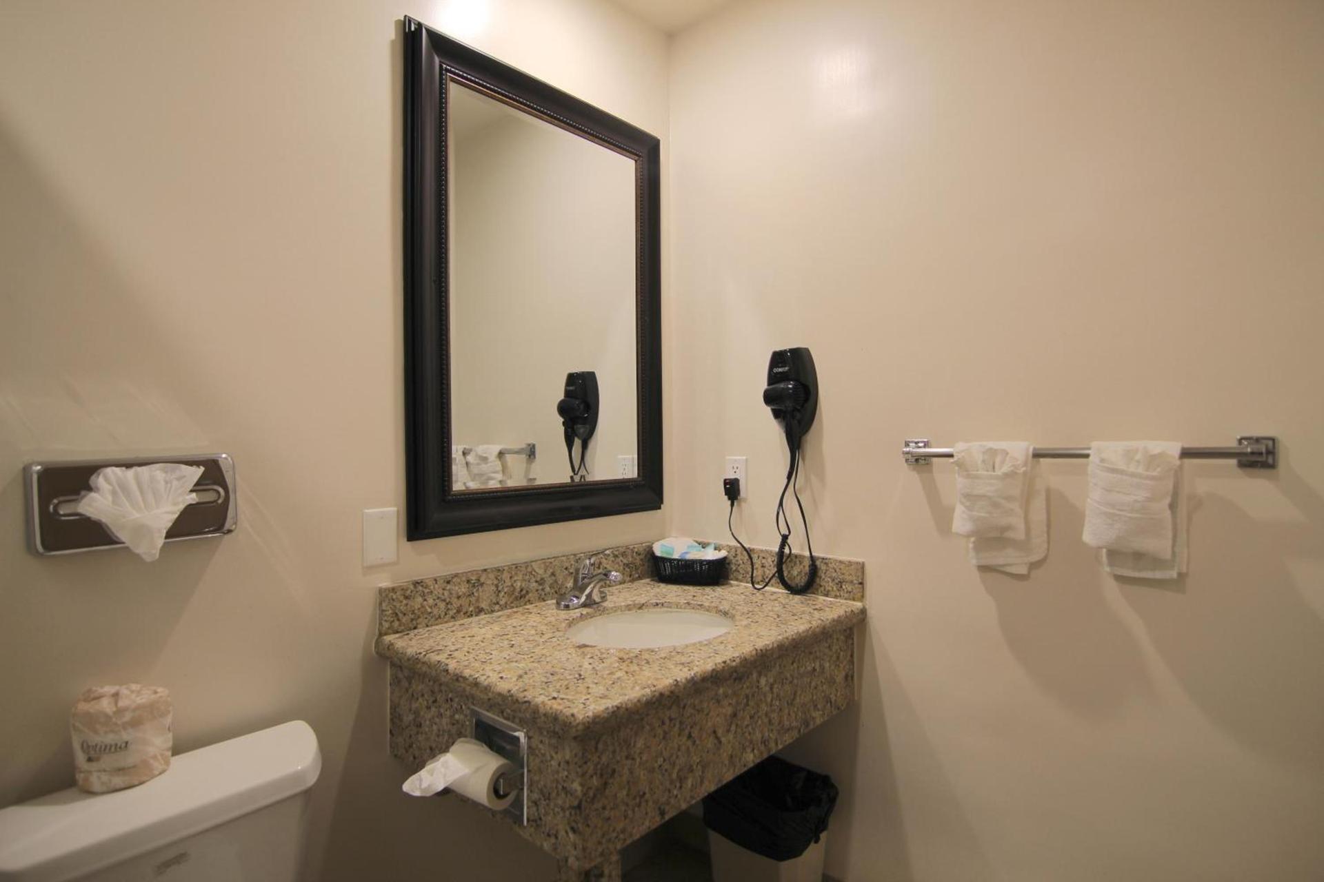 Dunes Inn - Wilshire photo 2