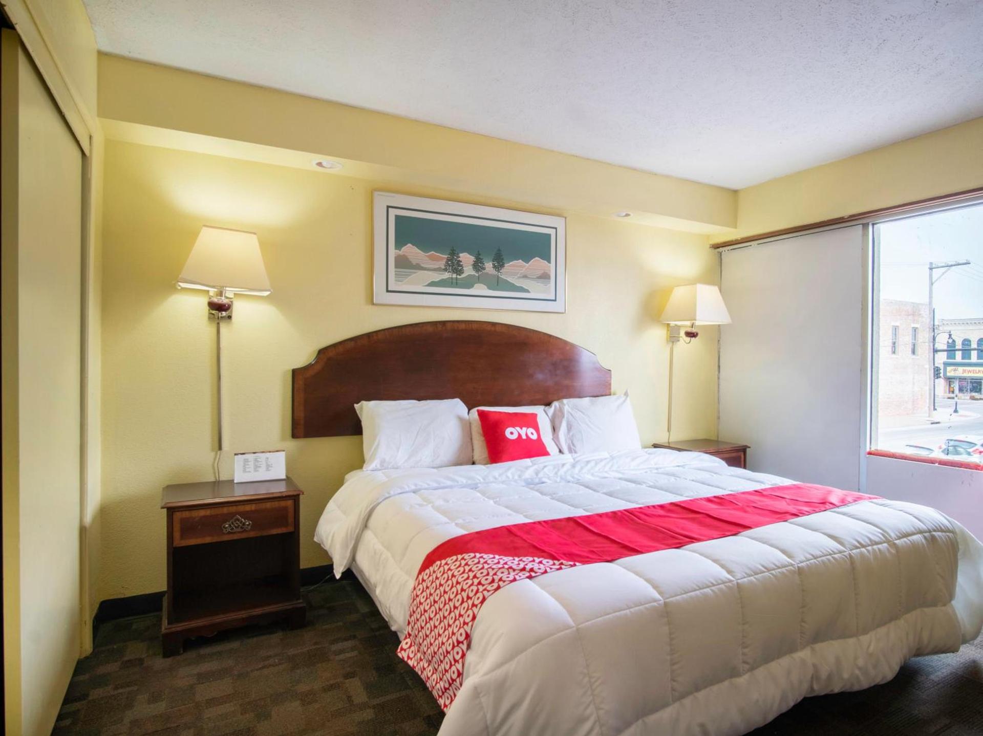 OYO Hotel Hutchinson West 4th Ave photo 3