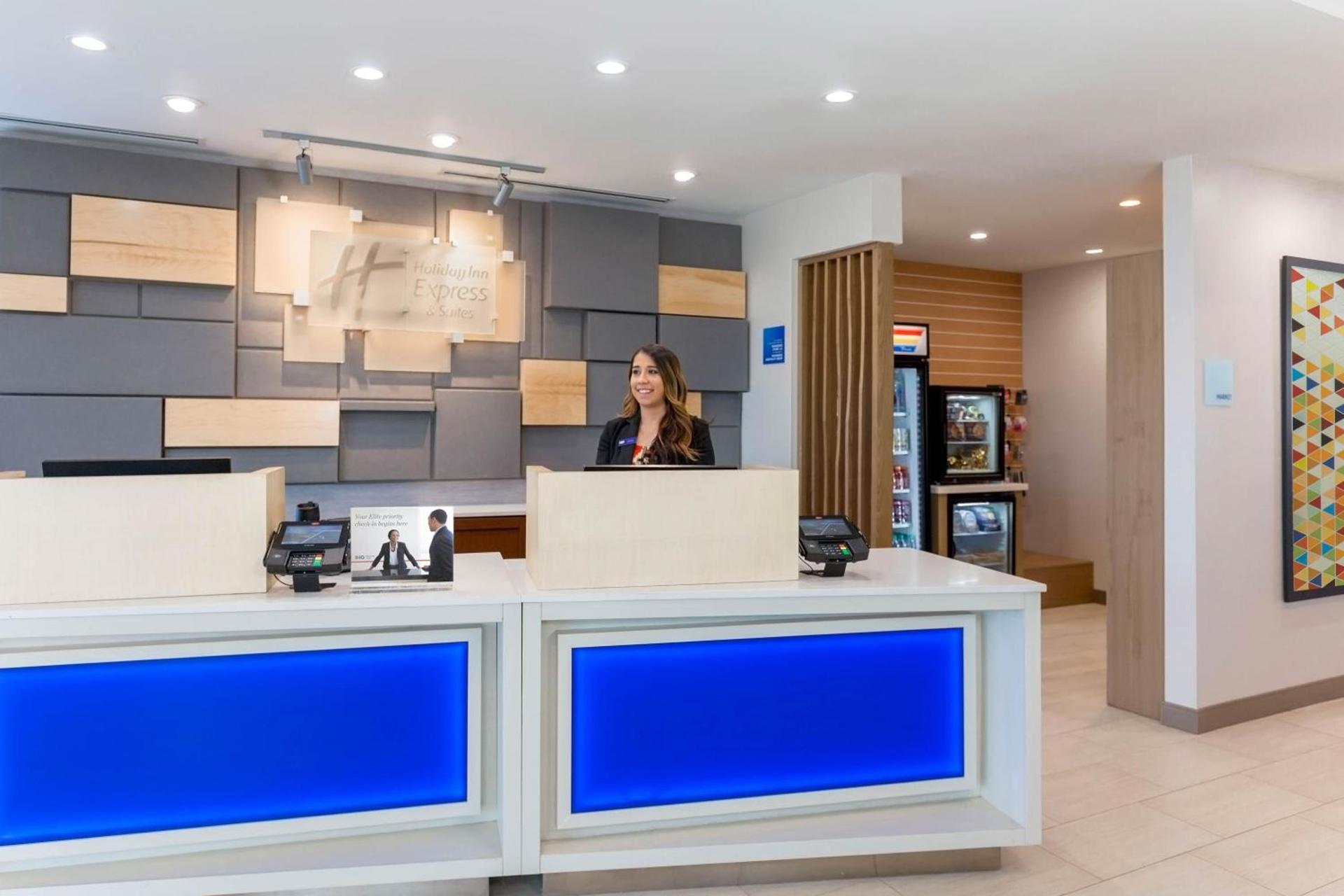 Holiday Inn Express & Suites Chicago O'Hare Airport by IHG photo 2