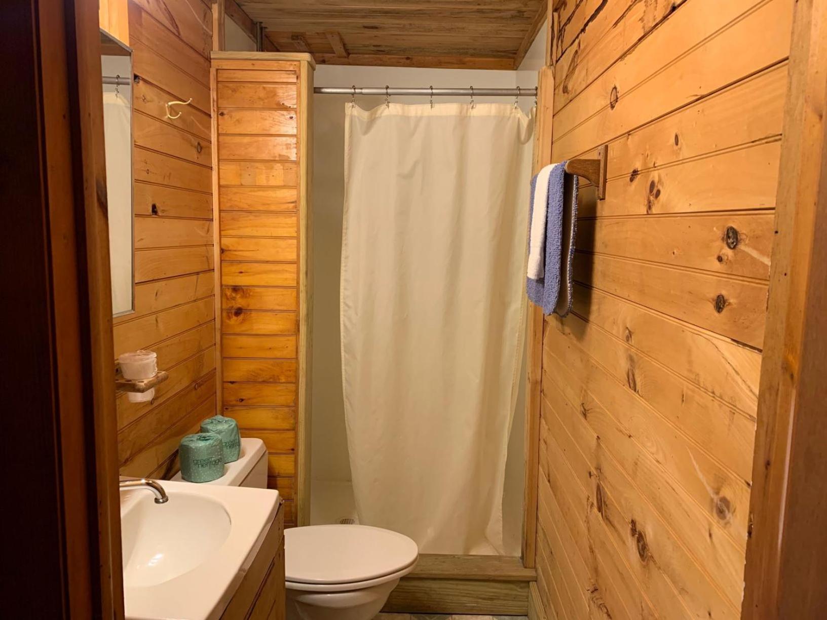 Pine Crest Motel & Cabins photo 66