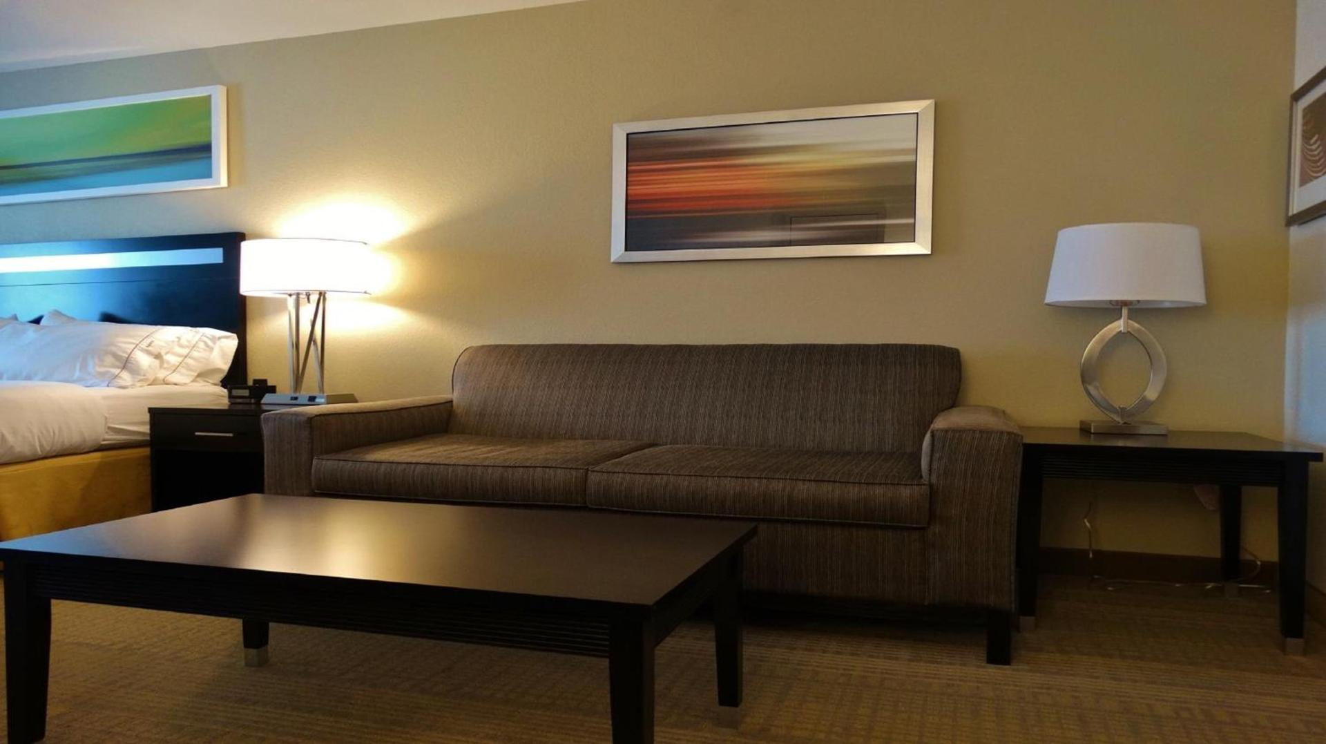 Holiday Inn Express and Suites Montgomery by IHG photo 7
