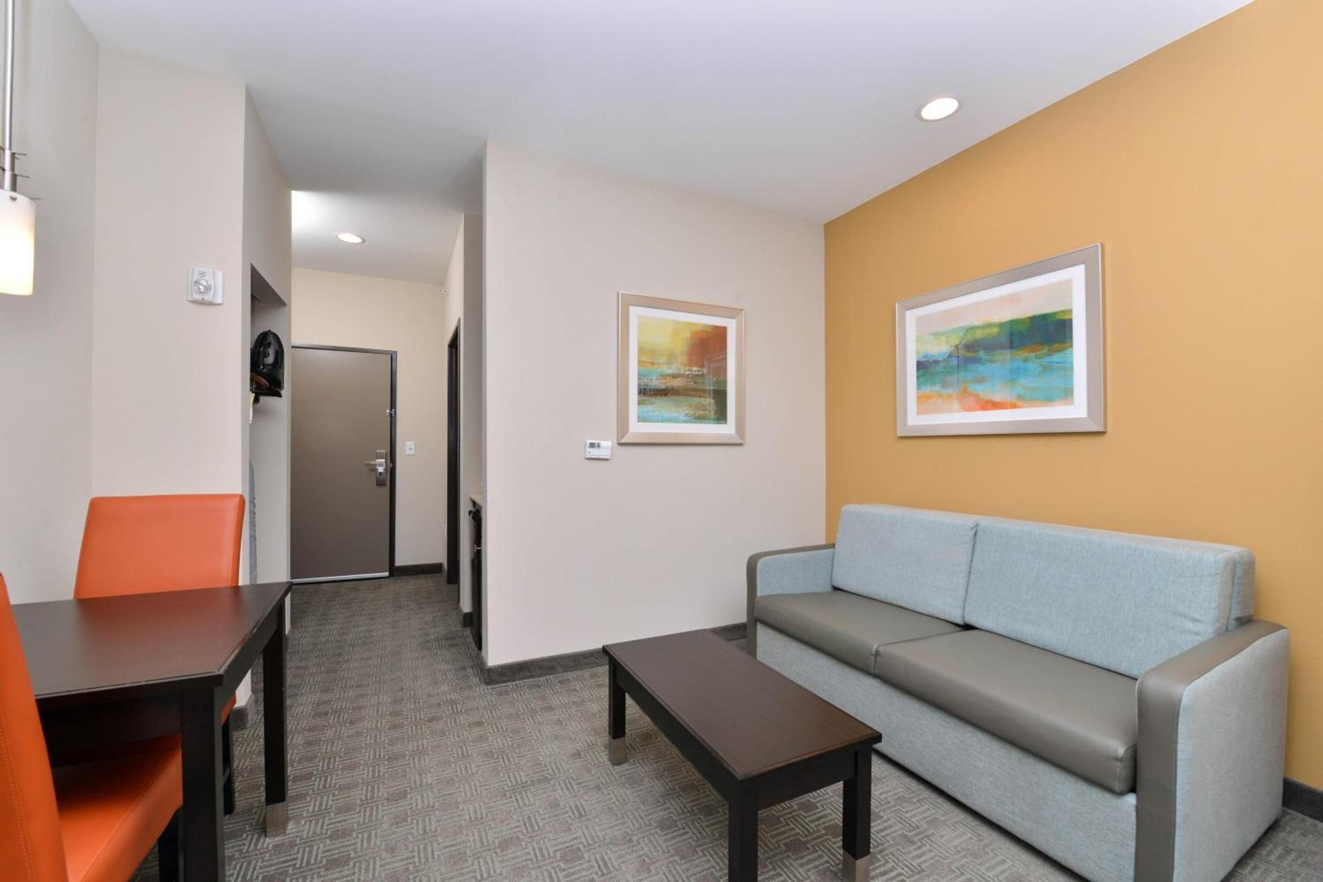 Holiday Inn Express & Suites Austin South by IHG photo 39