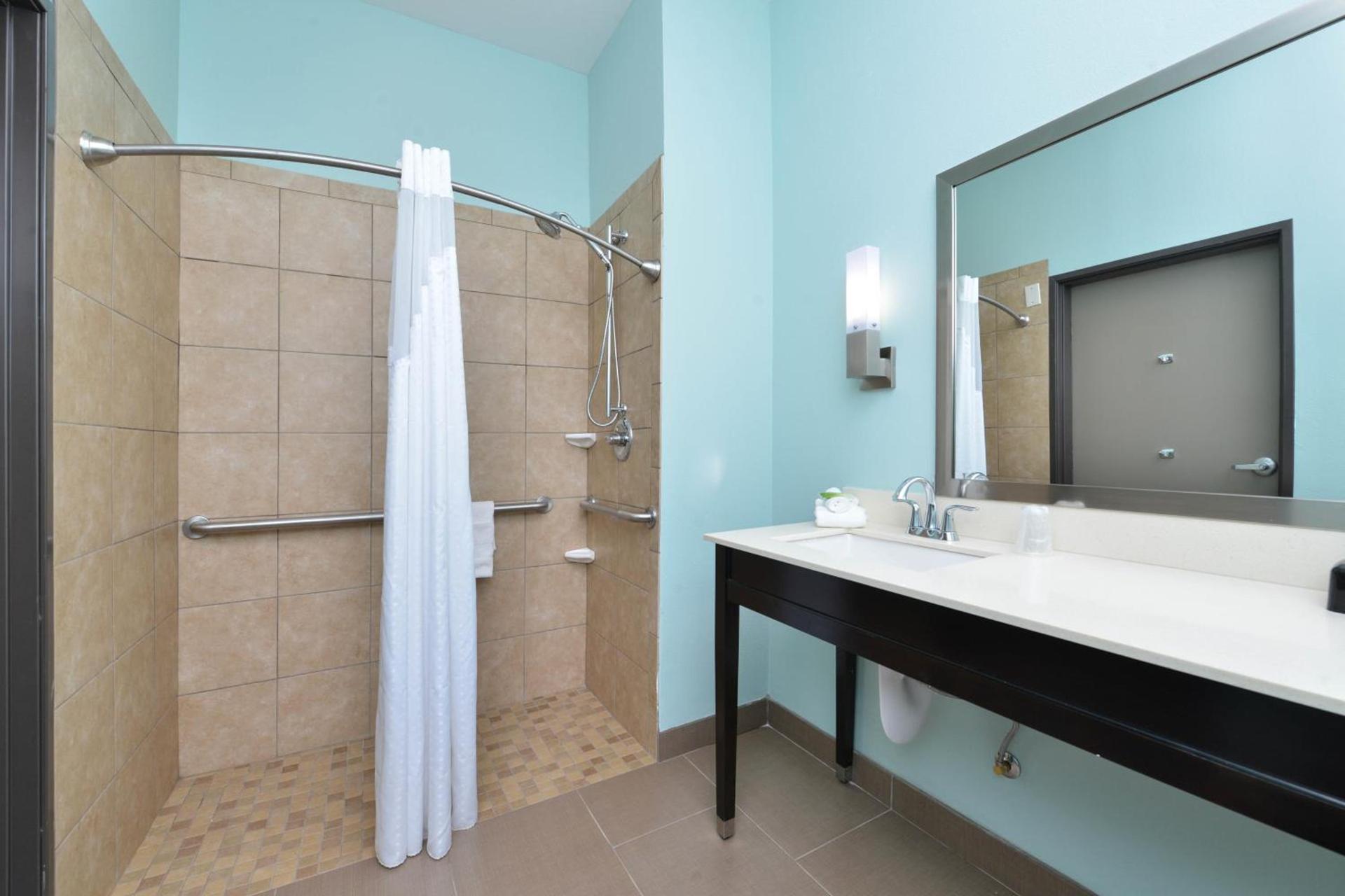 Holiday Inn Express & Suites Austin South by IHG photo 51