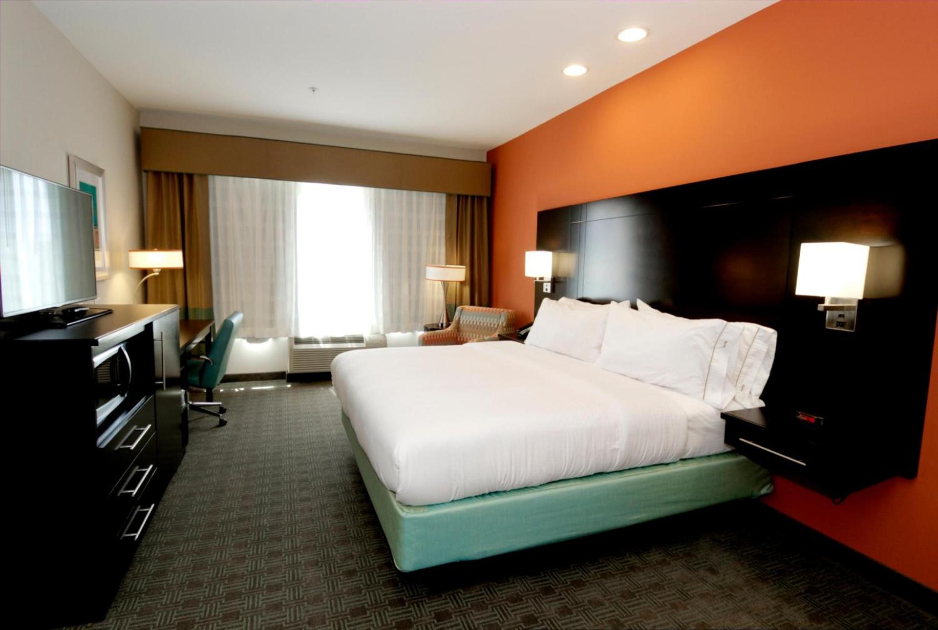 Holiday Inn Express & Suites Austin South by IHG photo 38