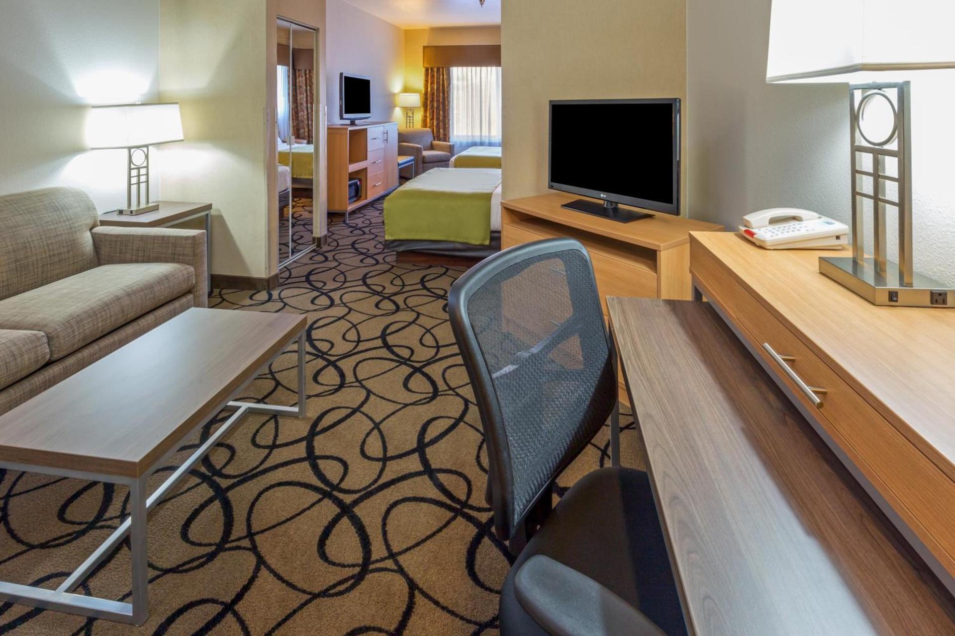 Holiday Inn Express Hotel and Suites - Henderson by IHG photo 37