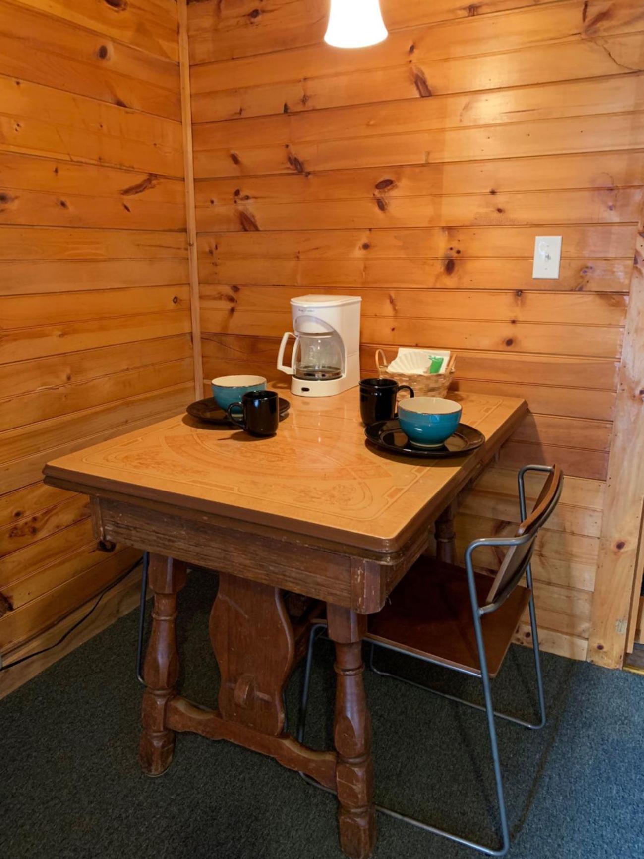 Pine Crest Motel & Cabins photo 58