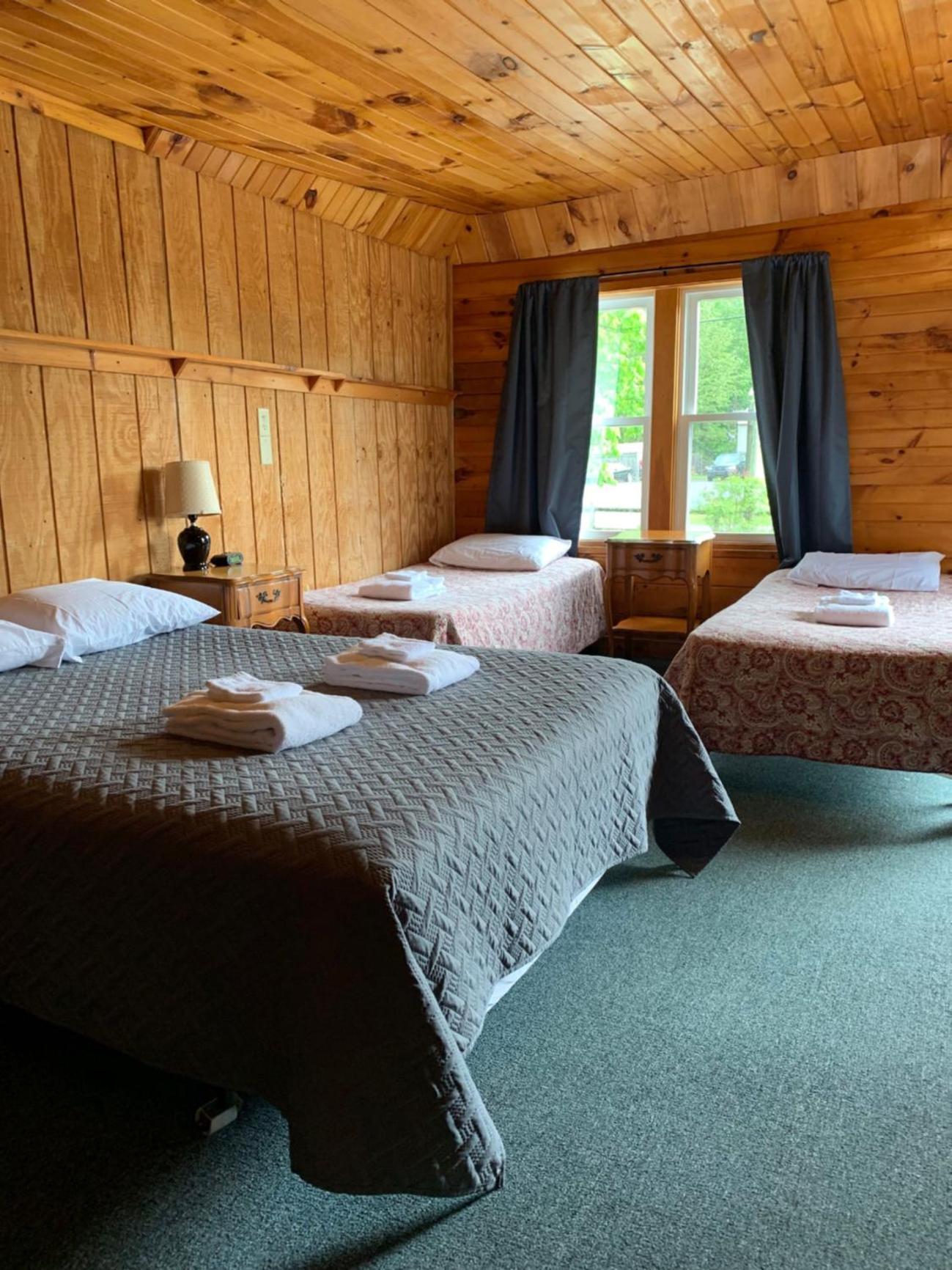 Pine Crest Motel & Cabins photo 62