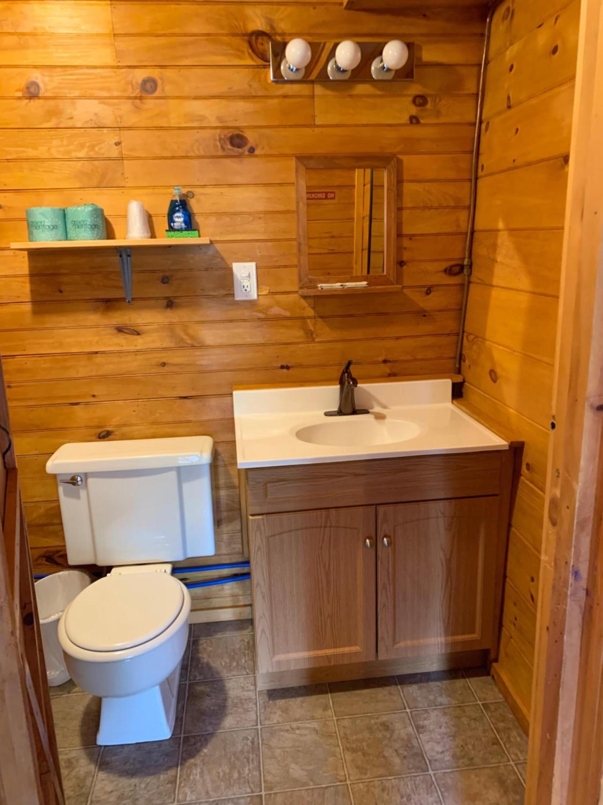 Pine Crest Motel & Cabins photo 63