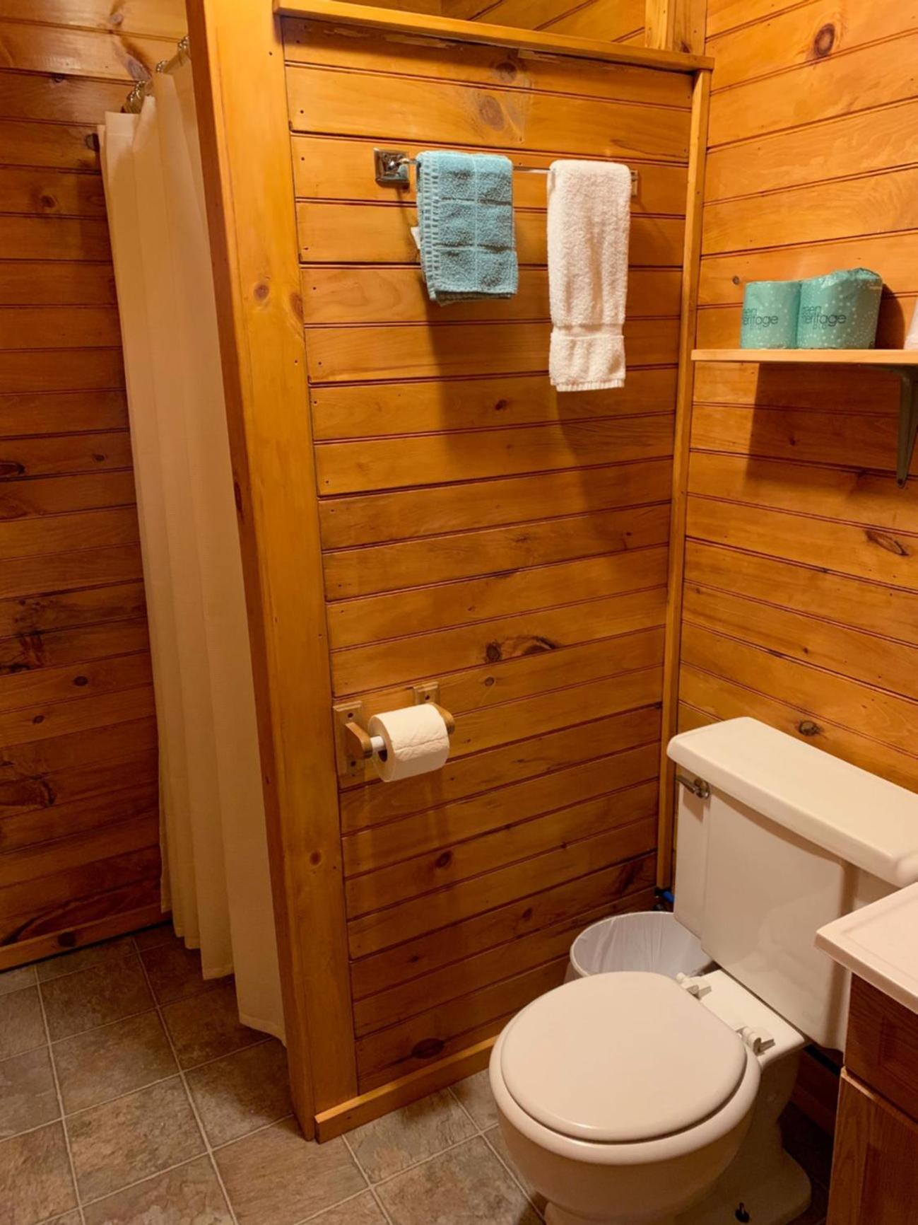 Pine Crest Motel & Cabins photo 64