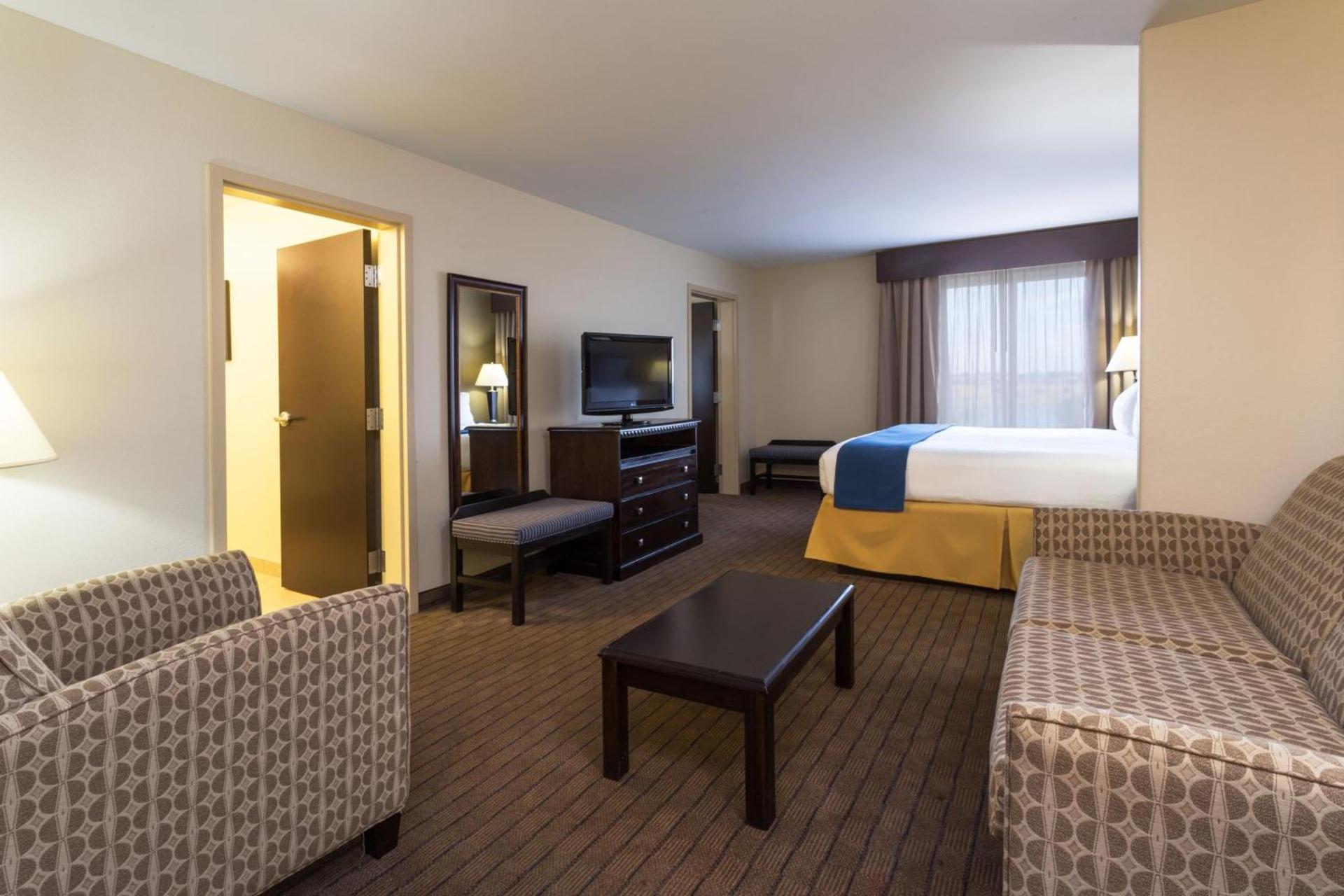 Holiday Inn Express & Suites Moultrie by IHG photo 33