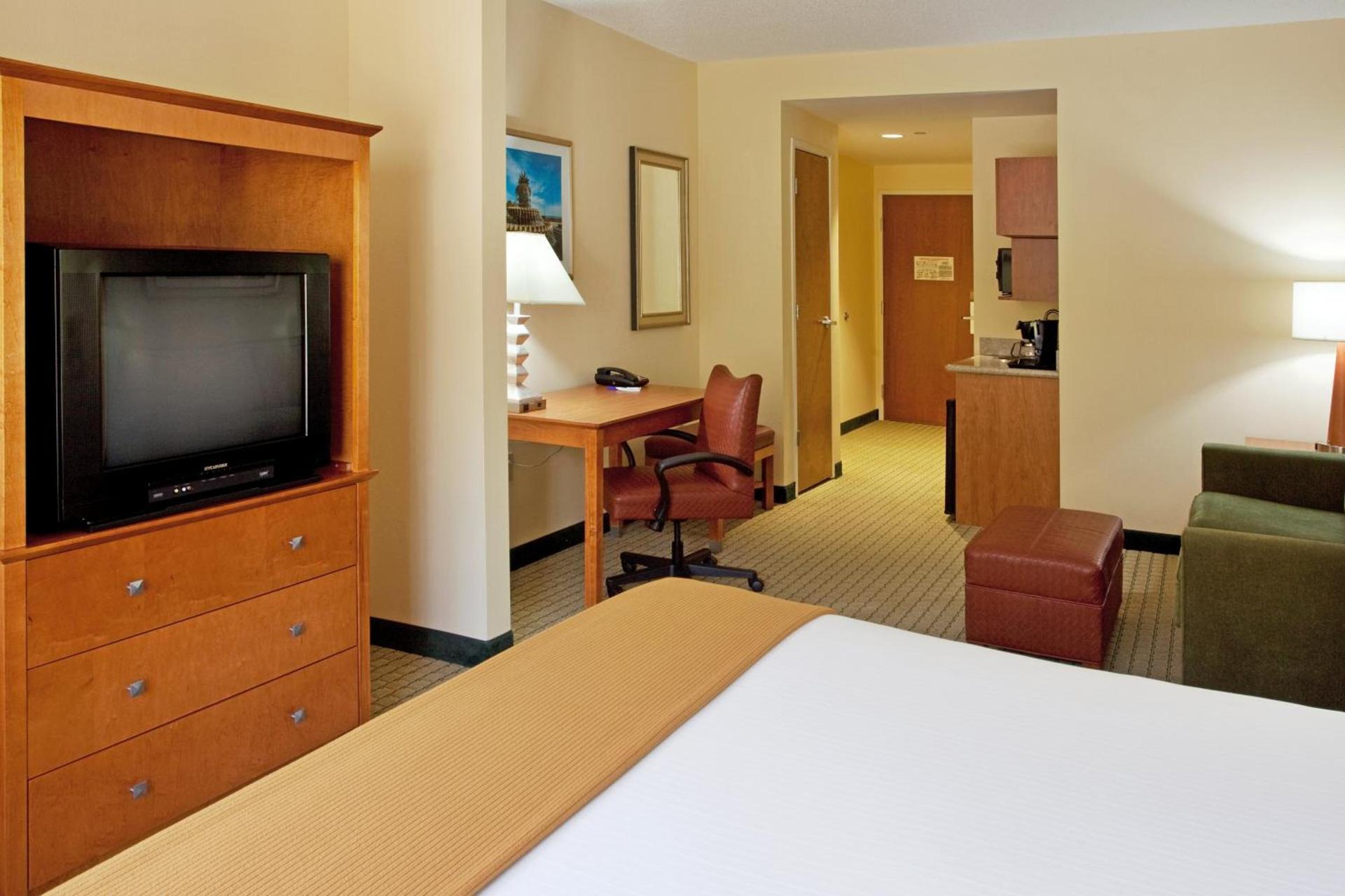 Holiday Inn Express Hotel & Suites Charleston - North by IHG photo 41
