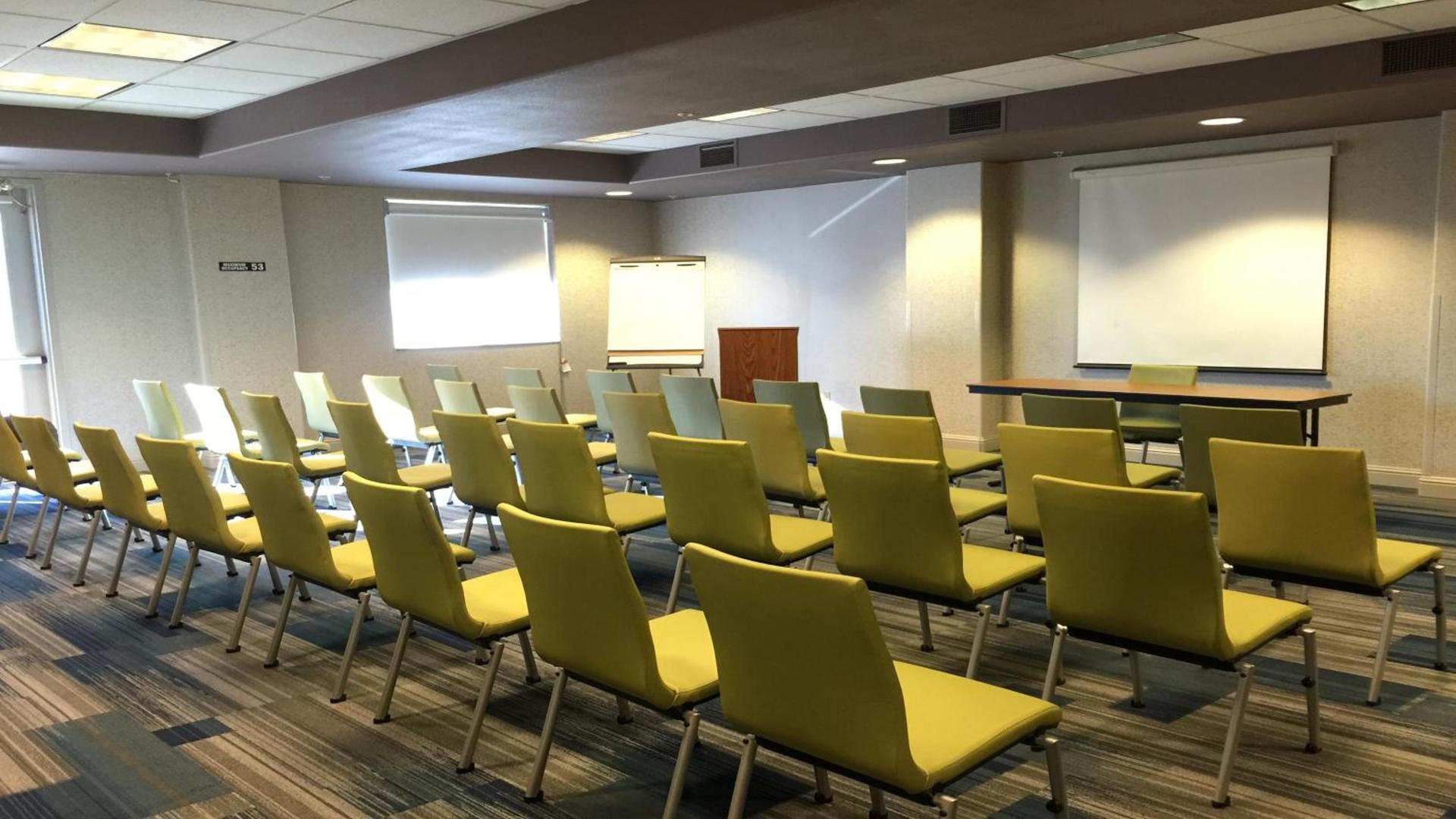 Holiday Inn Express Woodland by IHG photo 26