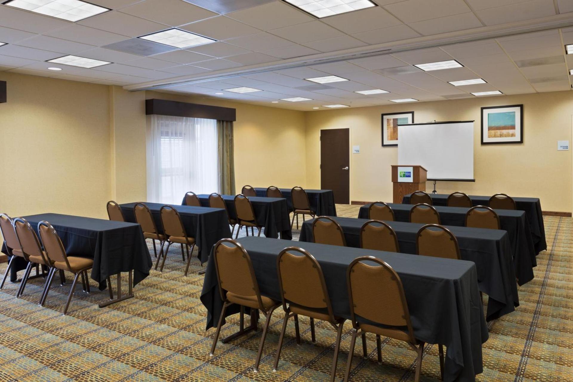 Holiday Inn Express & Suites Moultrie by IHG photo 10