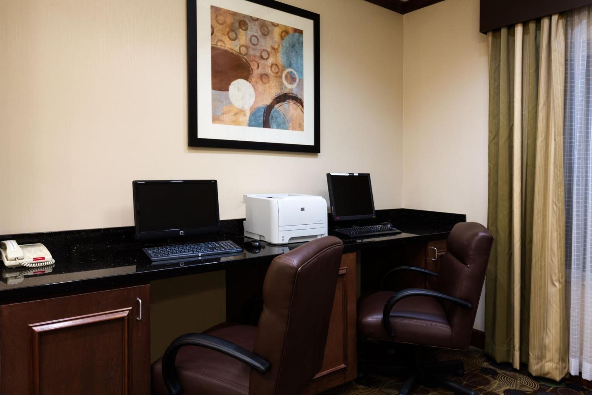 Holiday Inn Express & Suites Moultrie by IHG photo 9