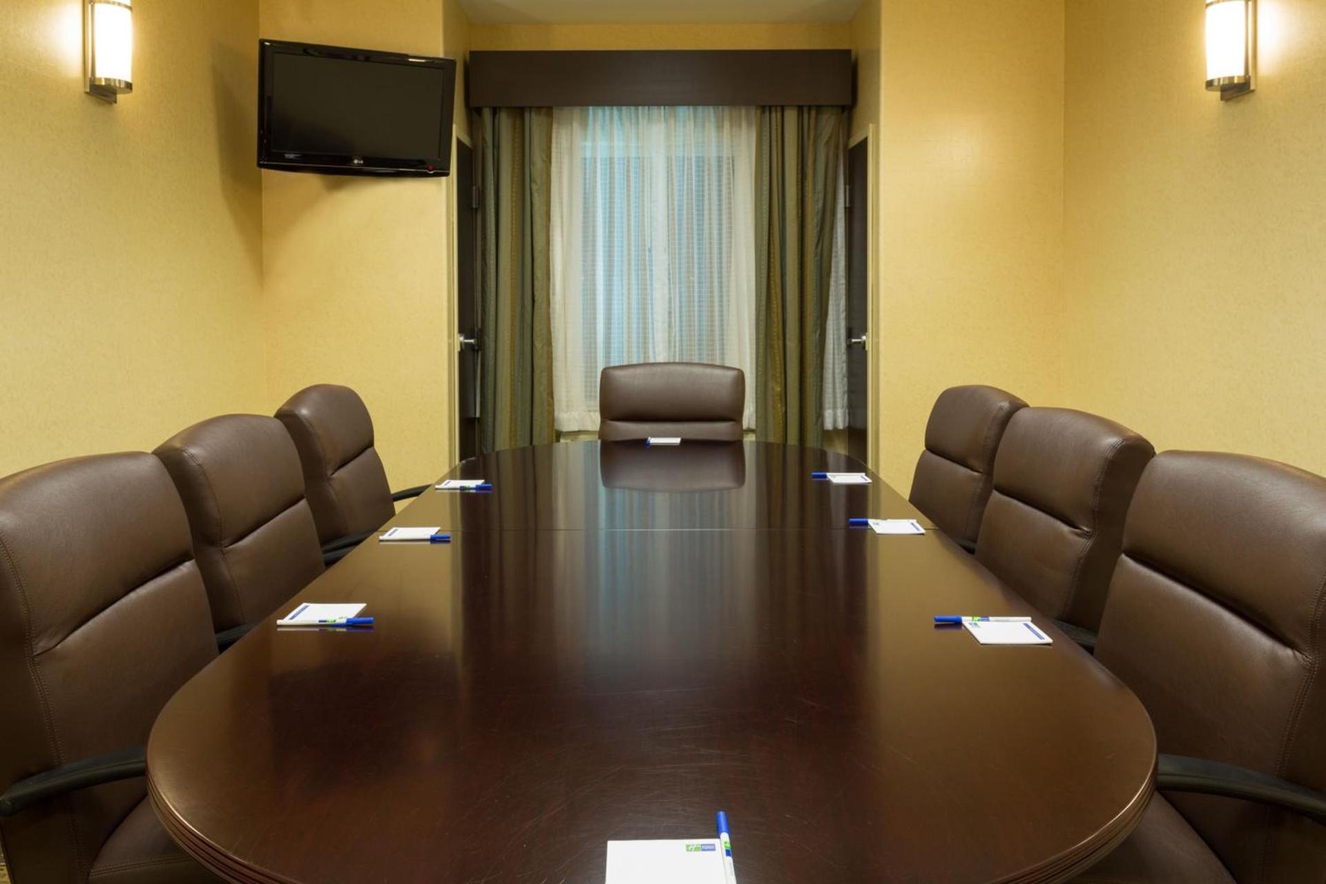 Holiday Inn Express & Suites Moultrie by IHG photo 2