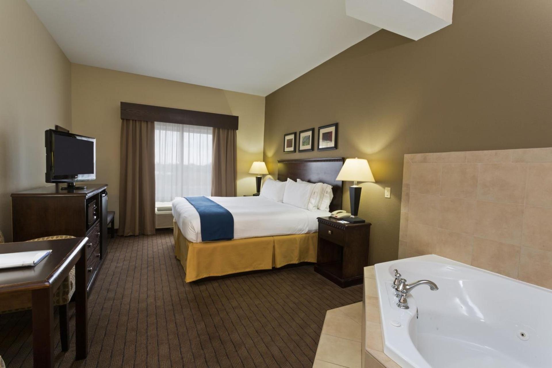 Holiday Inn Express & Suites Moultrie by IHG photo 29