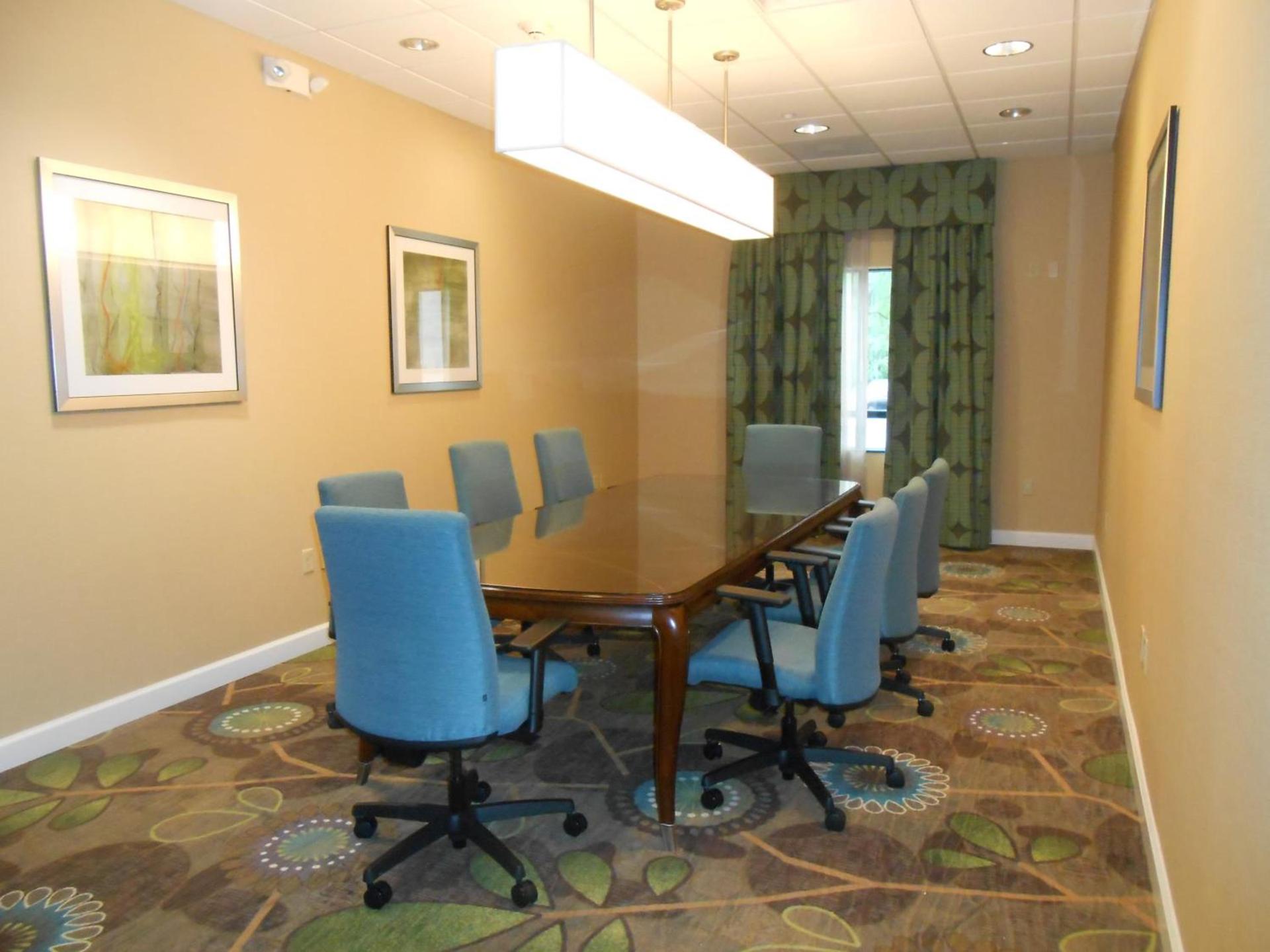 Holiday Inn Express & Suites Carbondale - University Area photo 23