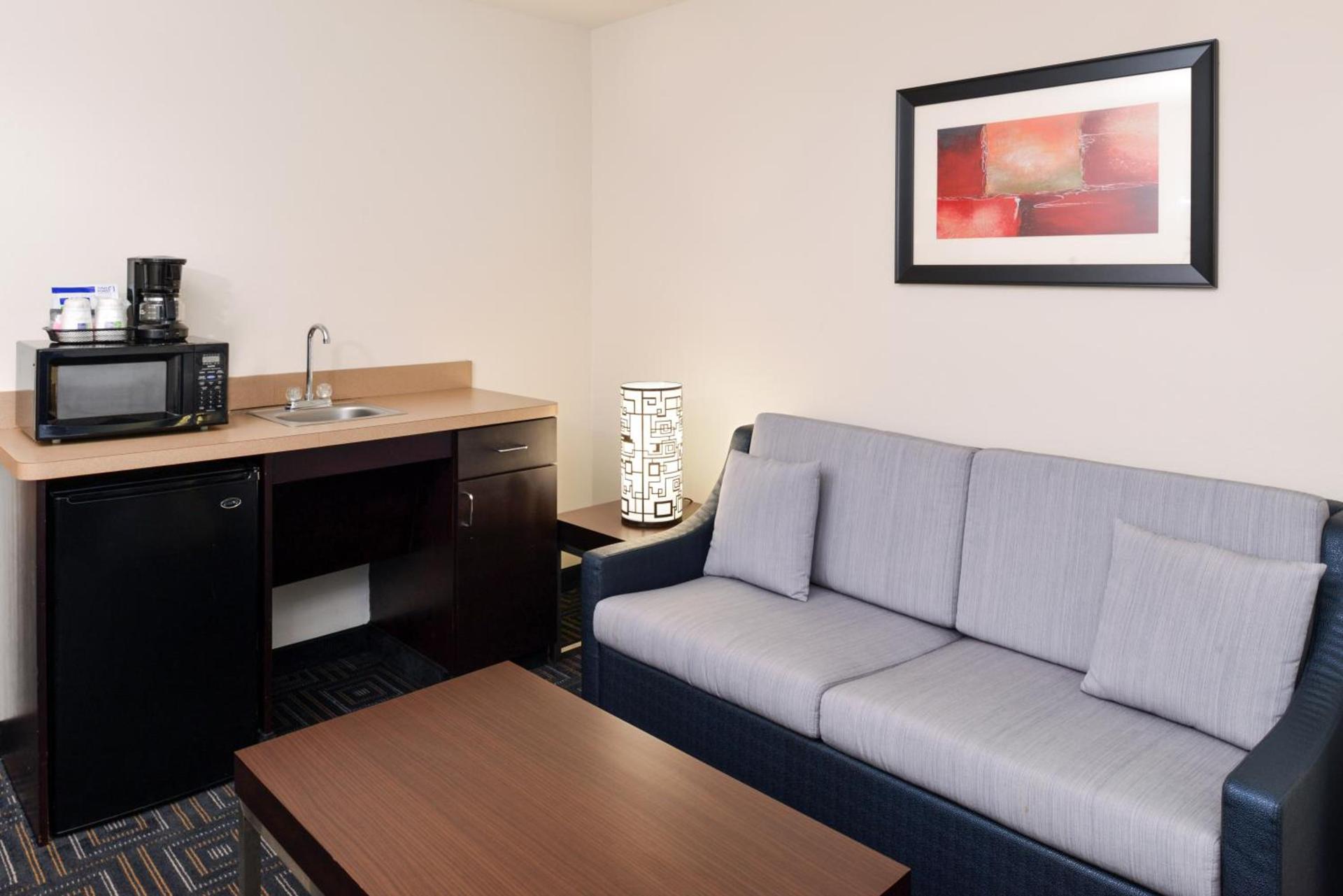 La Quinta Inn & Suites by Wyndham Bessemer photo 48