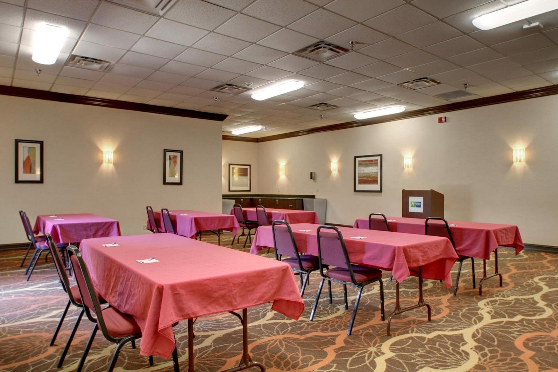 Holiday Inn Express Hotel Fort Campbell-Oak Grove by IHG photo 31