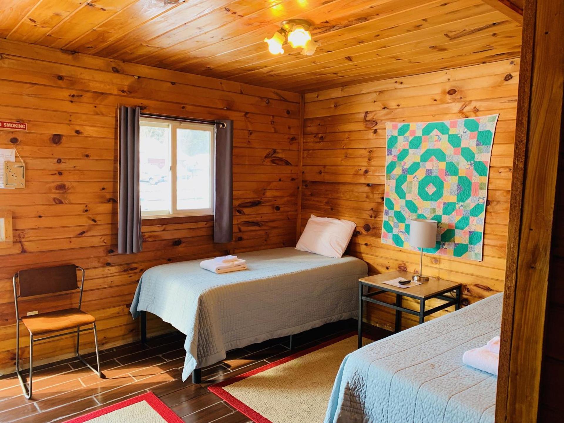 Pine Crest Motel & Cabins photo 45