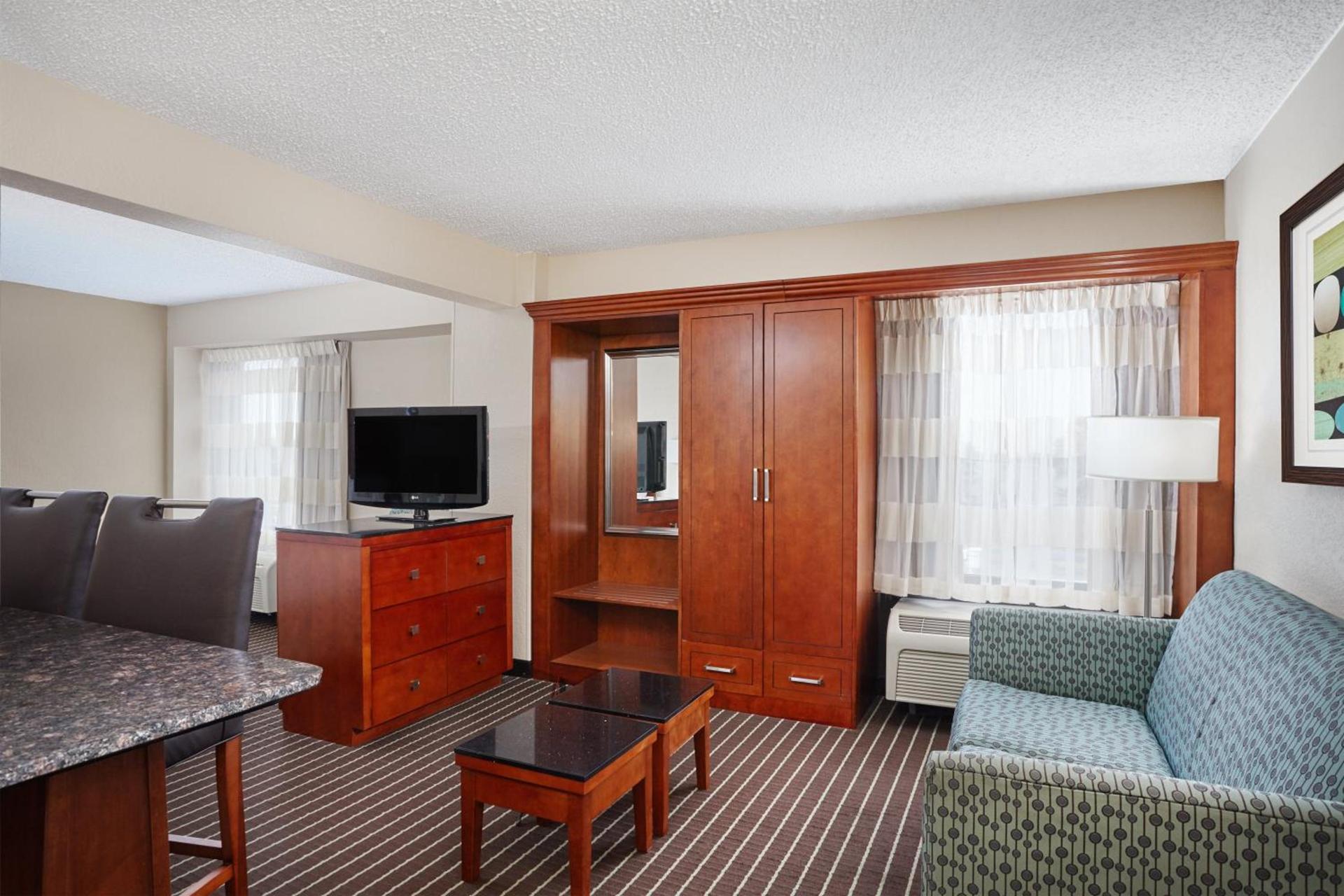 Holiday Inn Express Hotels- Hampton by IHG photo 14