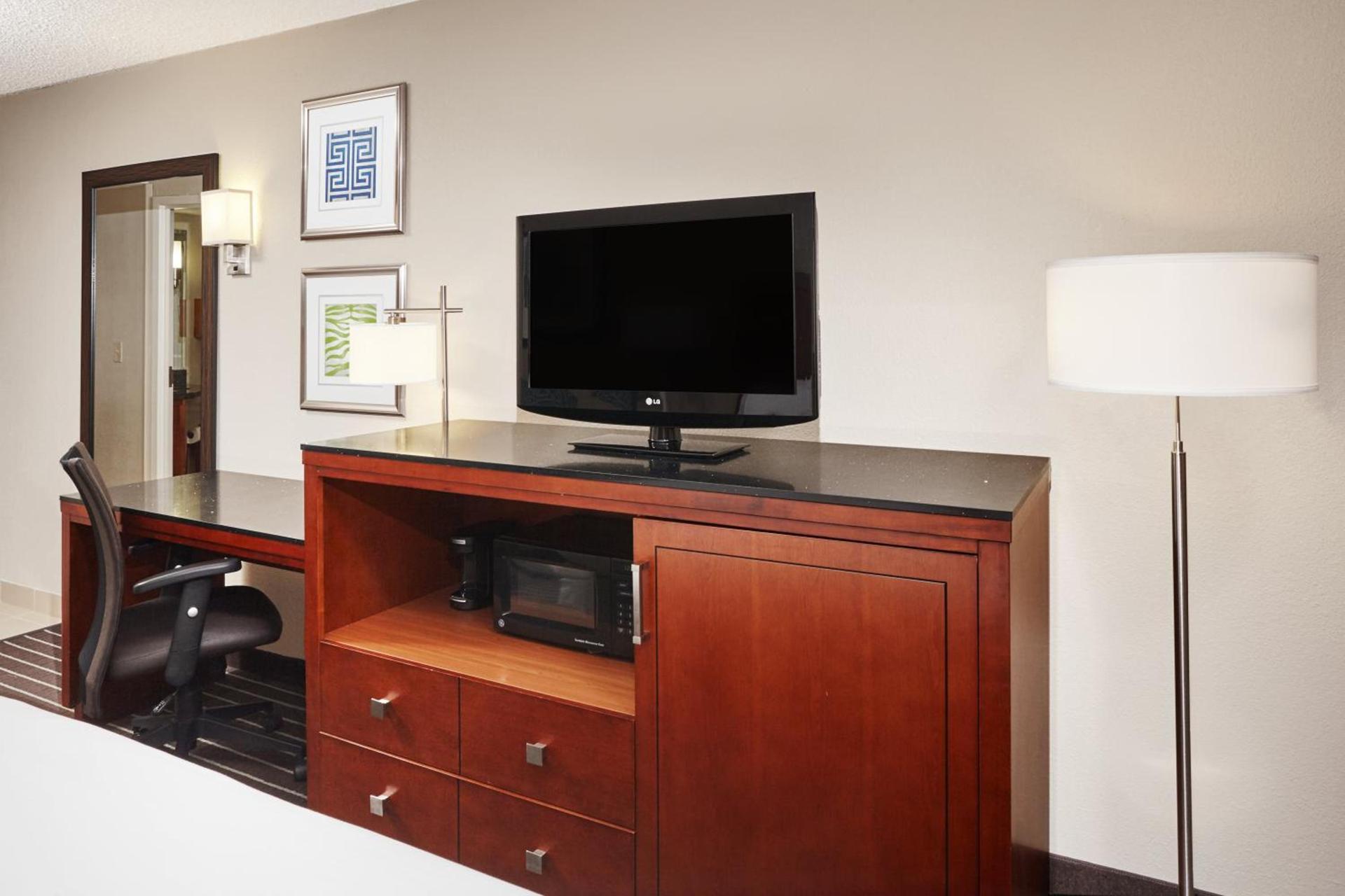 Holiday Inn Express Hotels- Hampton by IHG photo 25