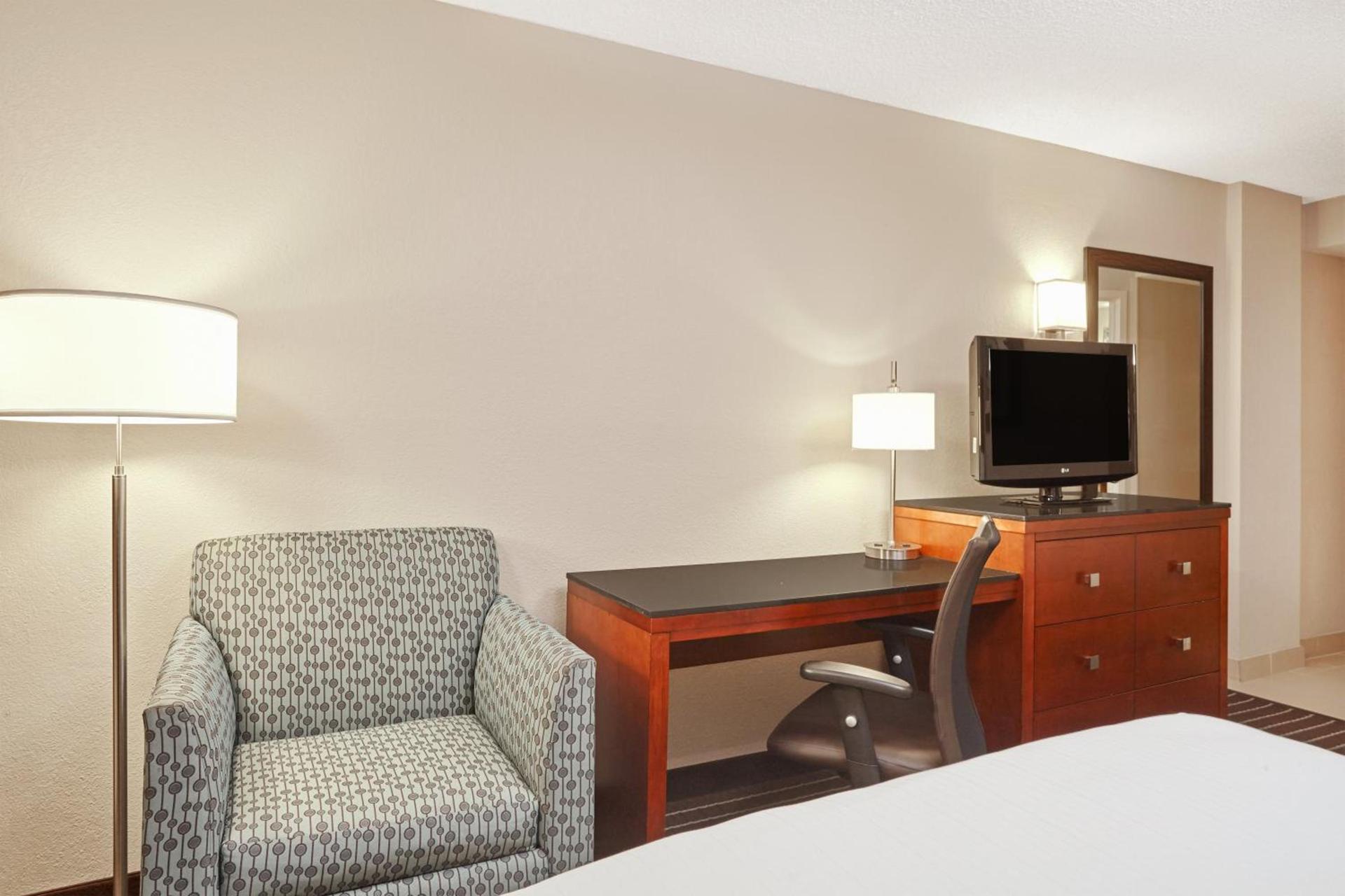 Holiday Inn Express Hotels- Hampton by IHG photo 12