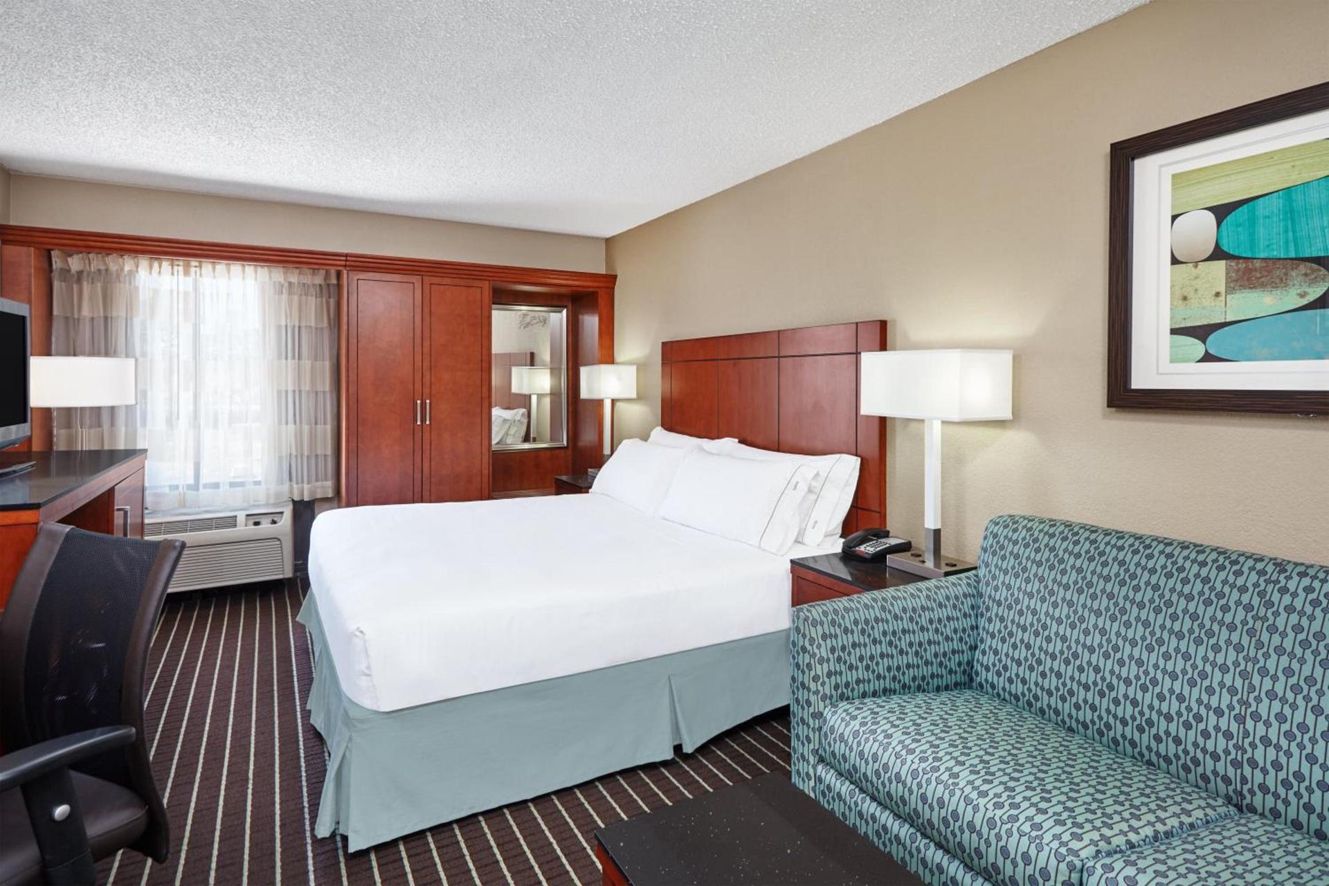 Holiday Inn Express Hotels- Hampton by IHG photo 26