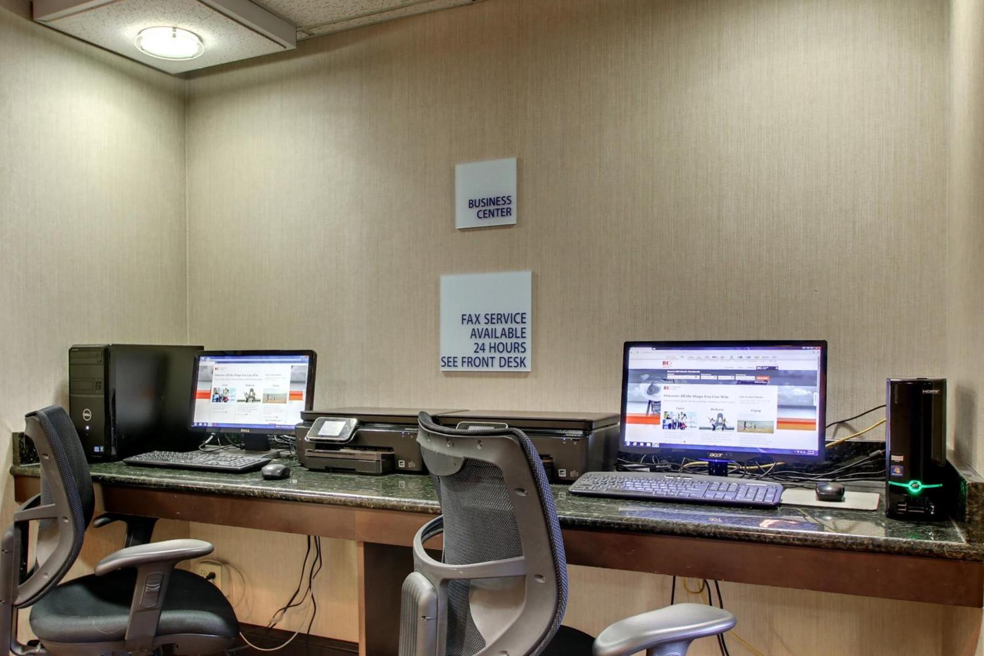 Holiday Inn Express Hotel Fort Campbell-Oak Grove by IHG photo 20