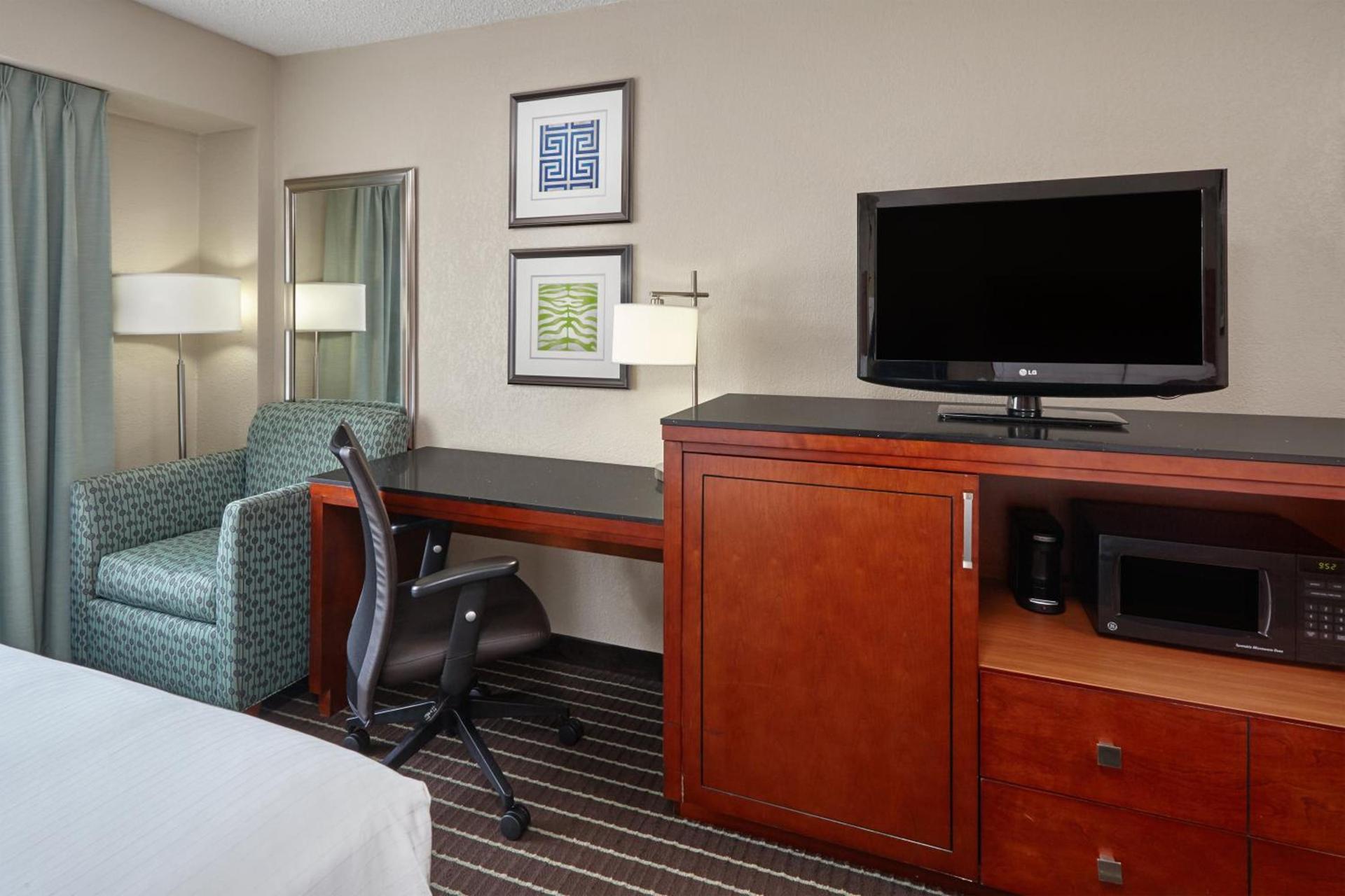 Holiday Inn Express Hotels- Hampton by IHG photo 20