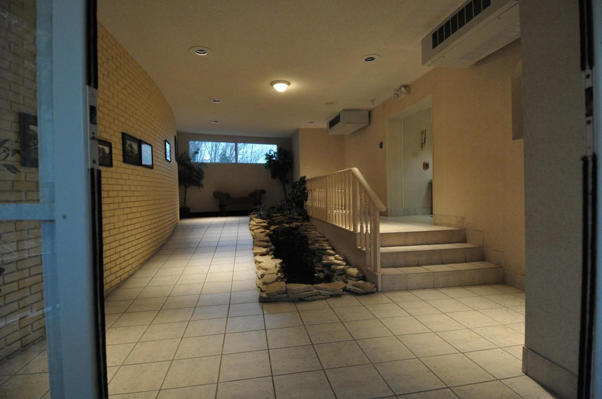Hillside Inn photo 7