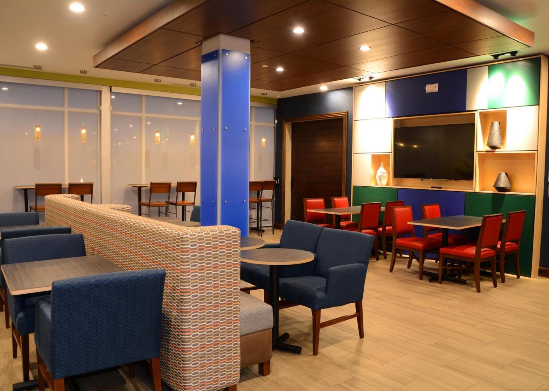 Holiday Inn Express & Suites - Pittsburgh - Monroeville by IHG photo 21