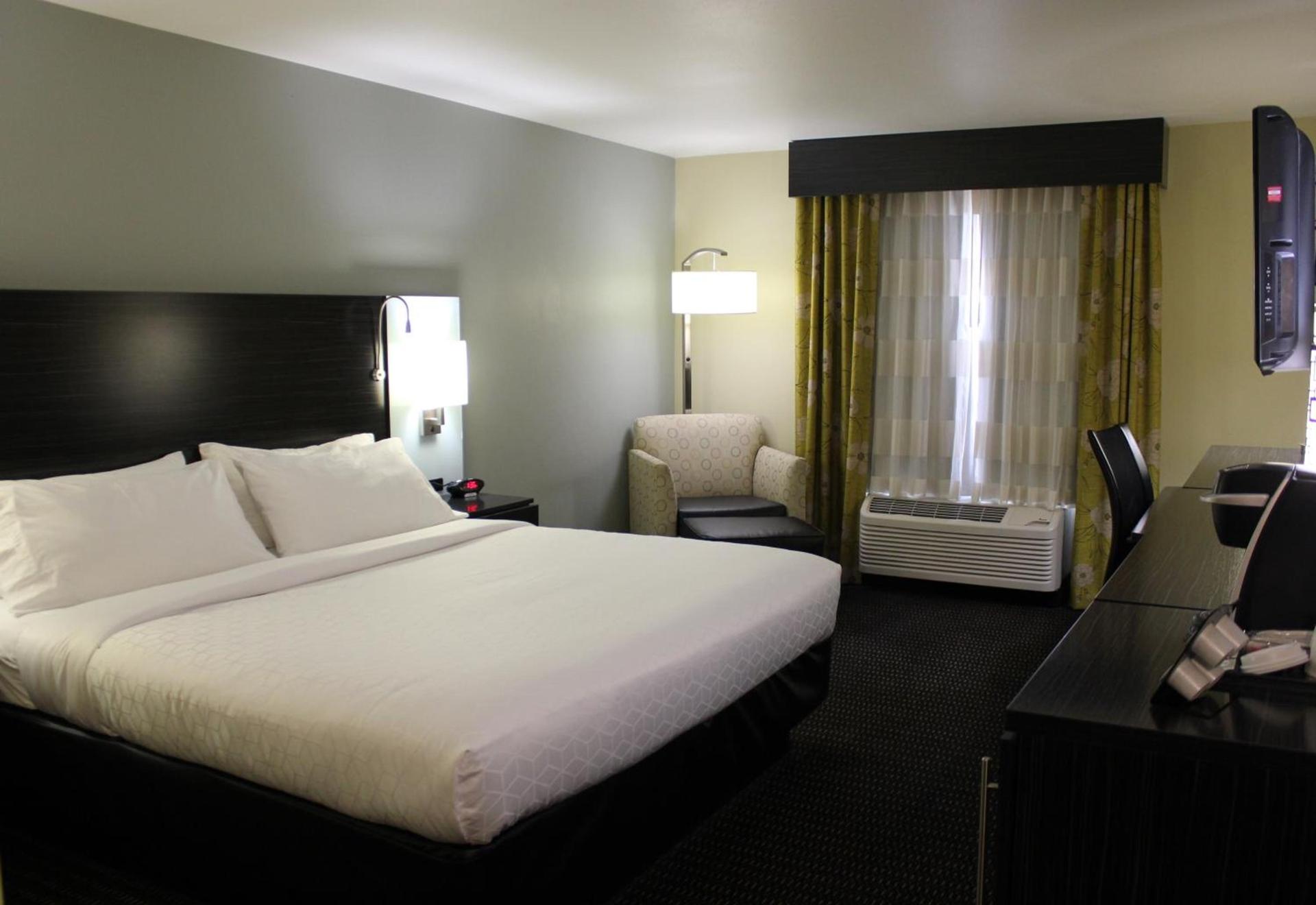 Holiday Inn Express & Suites Marion Northeast by IHG photo 28