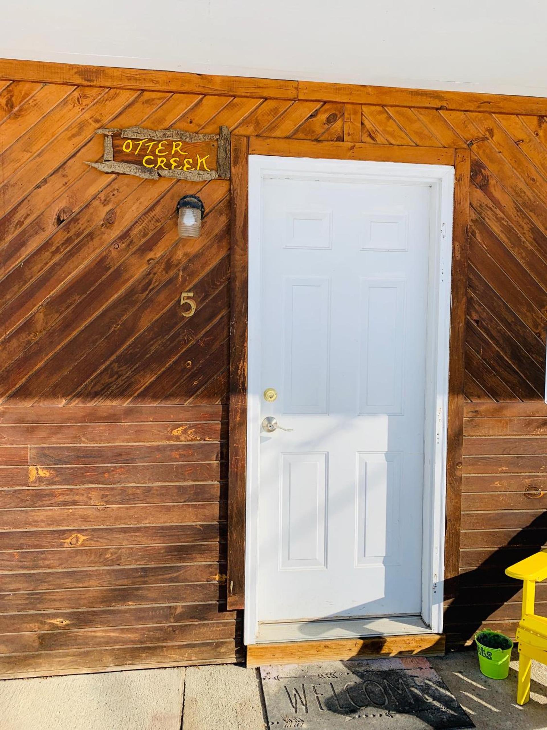 Pine Crest Motel & Cabins photo 40