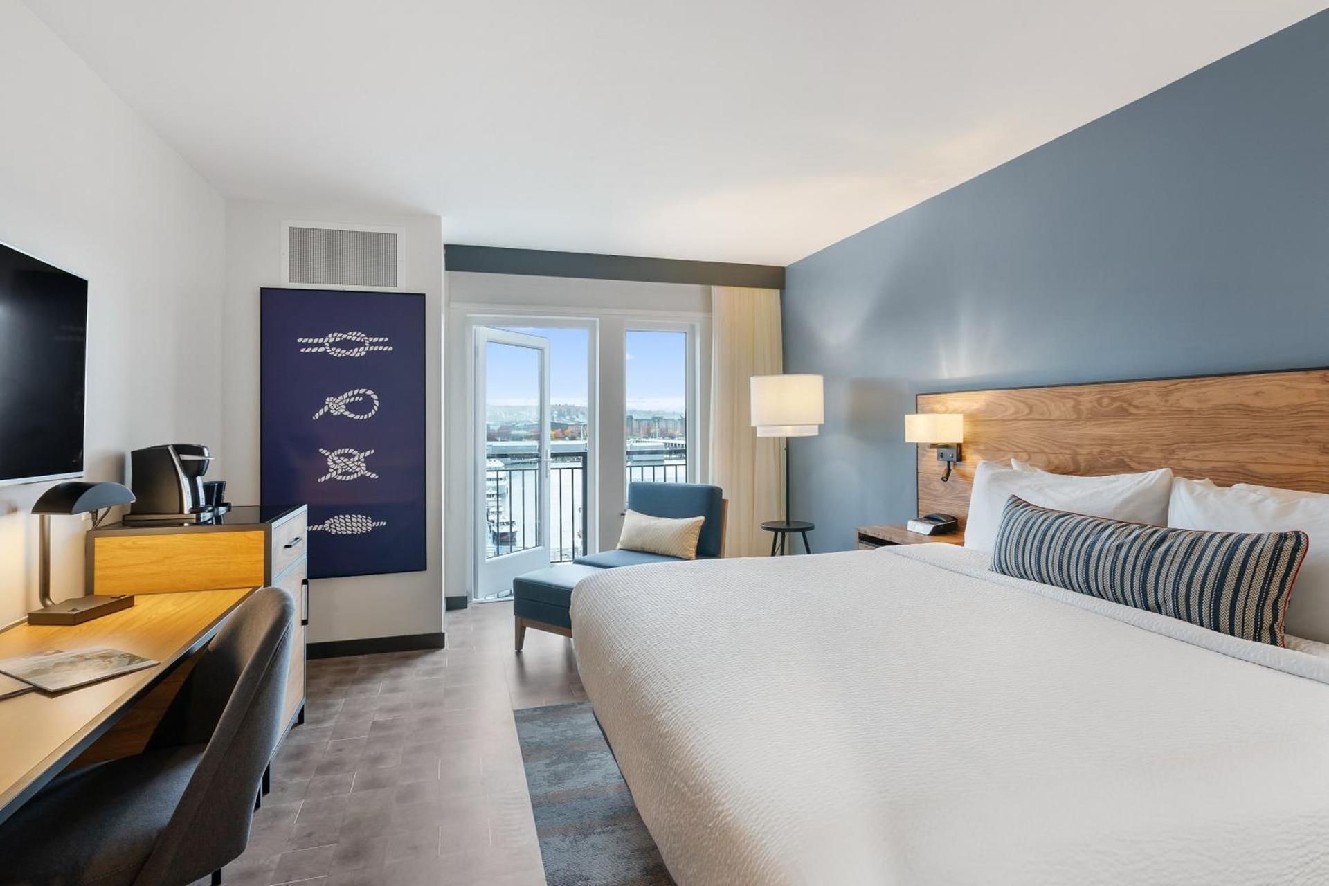 Hotel Indigo Seattle Everett Waterfront Place by IHG photo 97