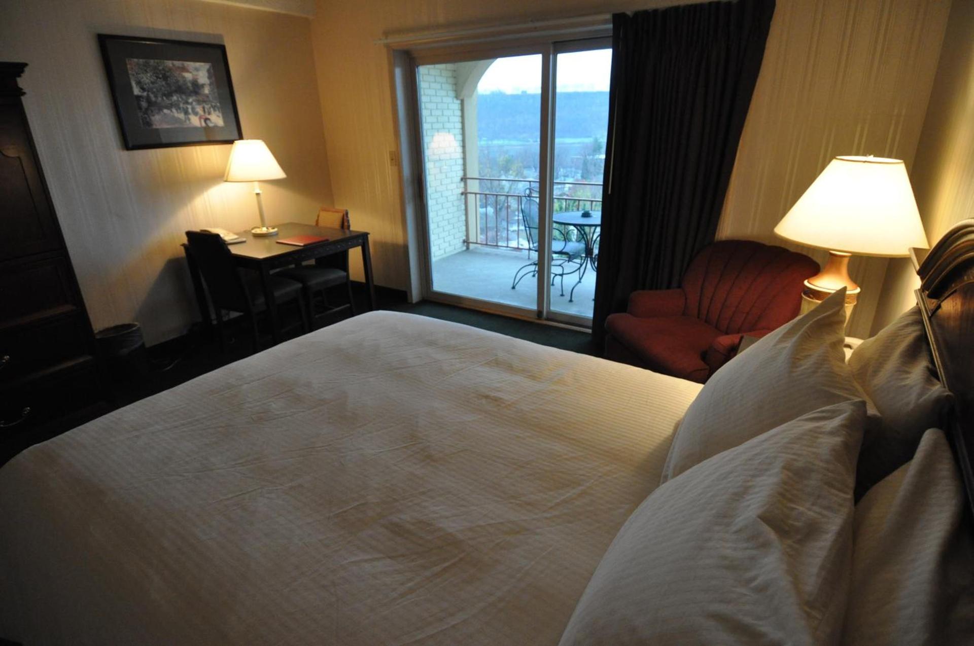 Hillside Inn photo 8
