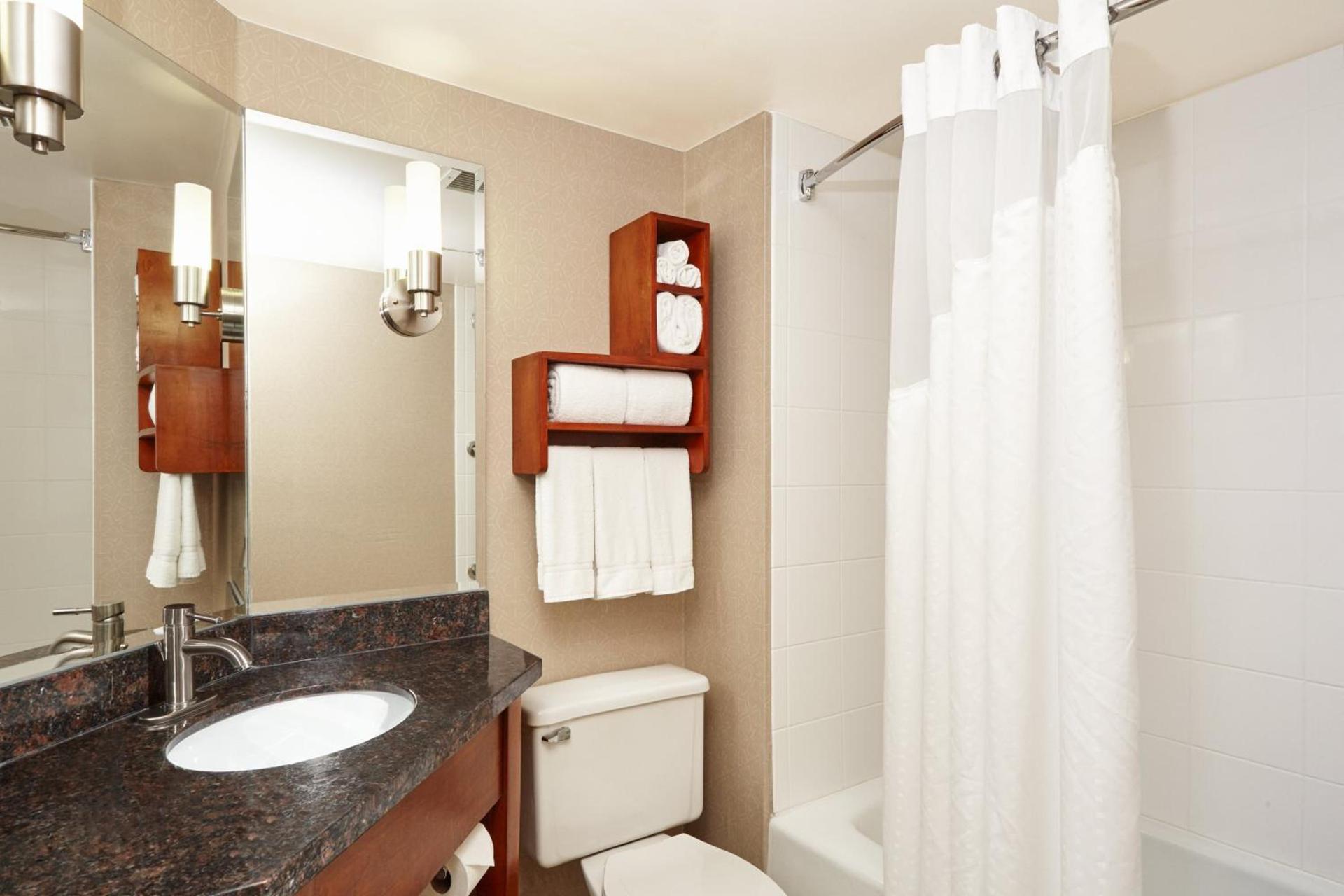 Holiday Inn Express Hotels- Hampton by IHG photo 28