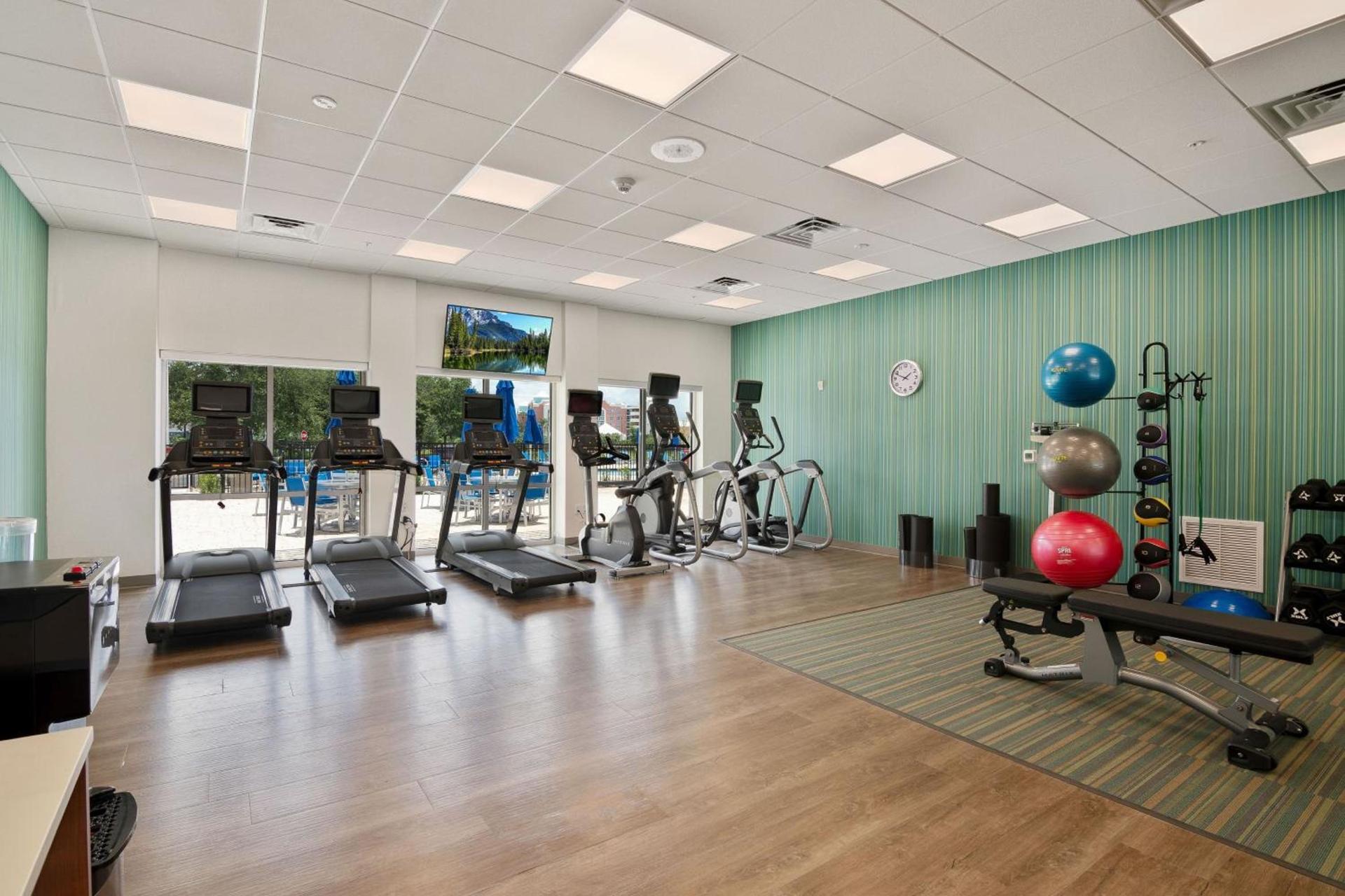 Holiday Inn Express & Suites Orlando- Lake Buena Vista by IHG photo 7