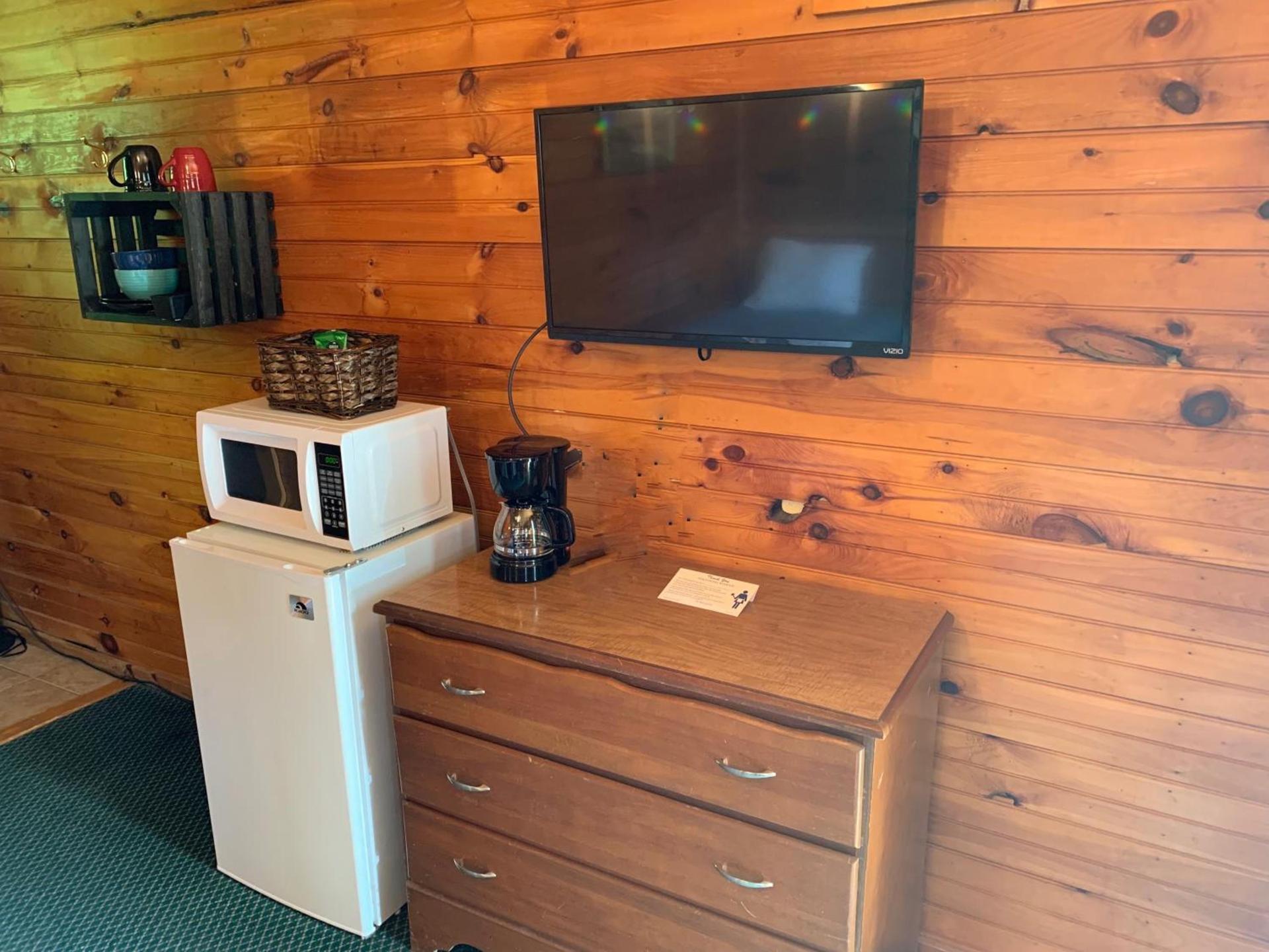 Pine Crest Motel & Cabins photo 36