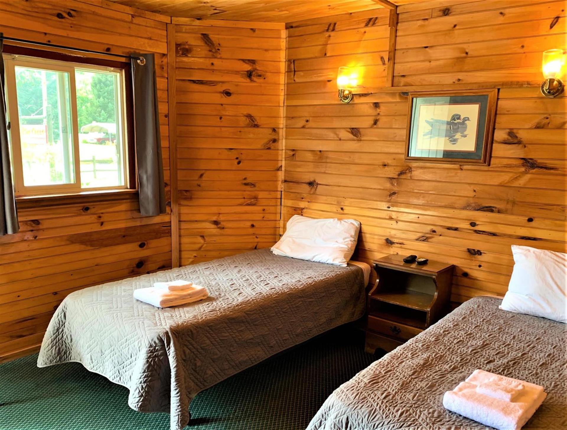 Pine Crest Motel & Cabins photo 38
