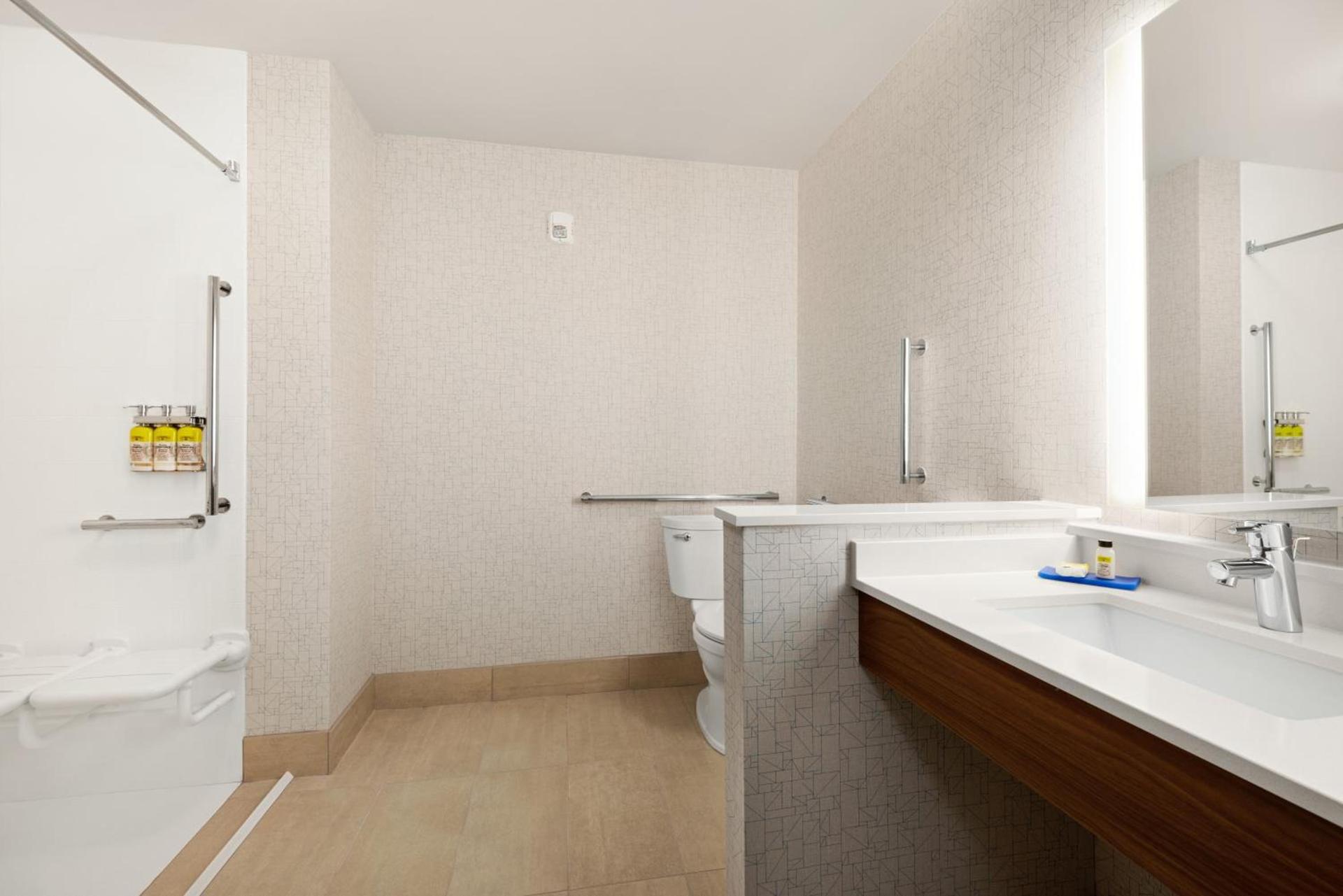 Holiday Inn Express & Suites - Beaver Dam by IHG photo 21