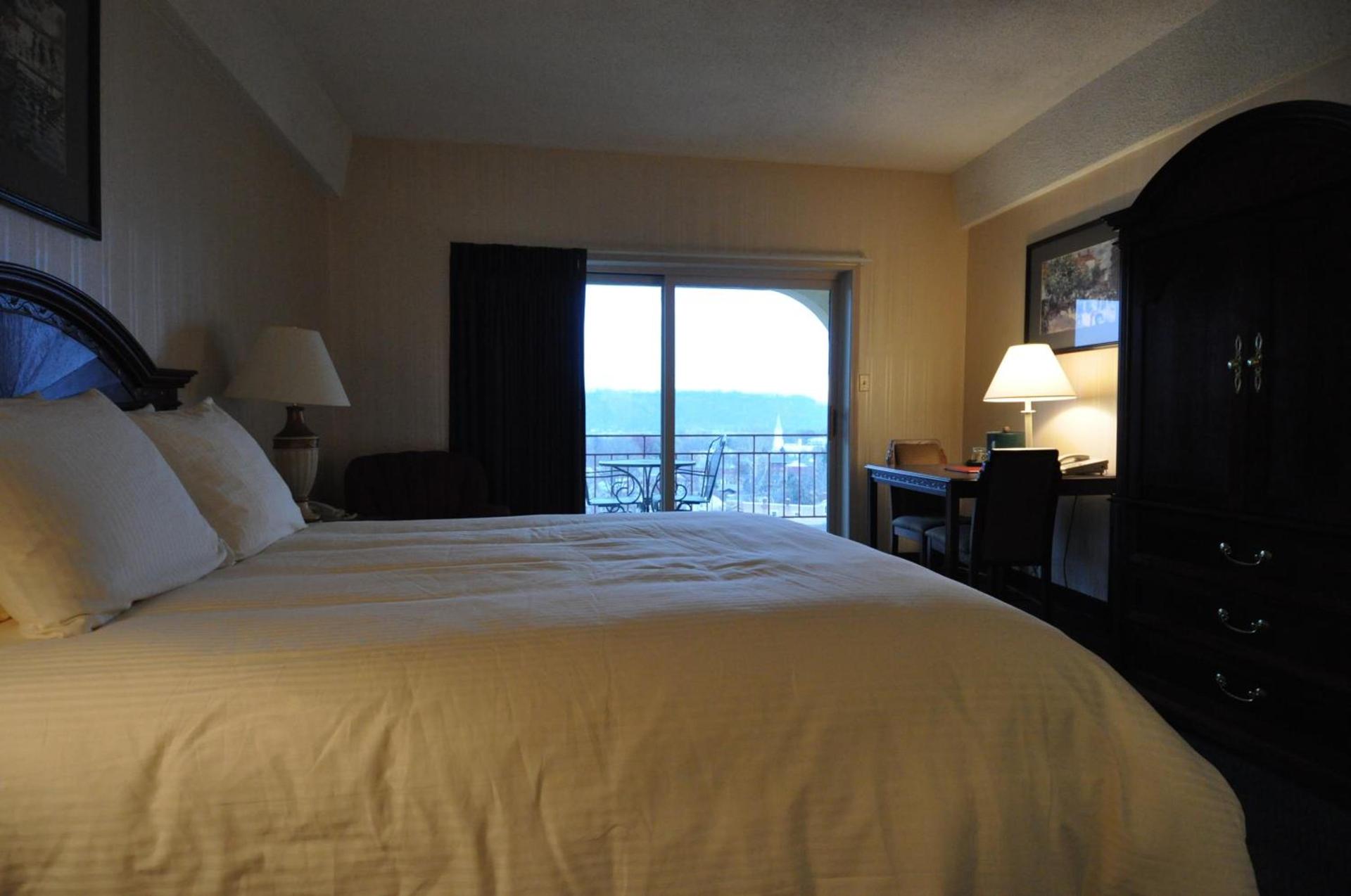 Hillside Inn photo 11