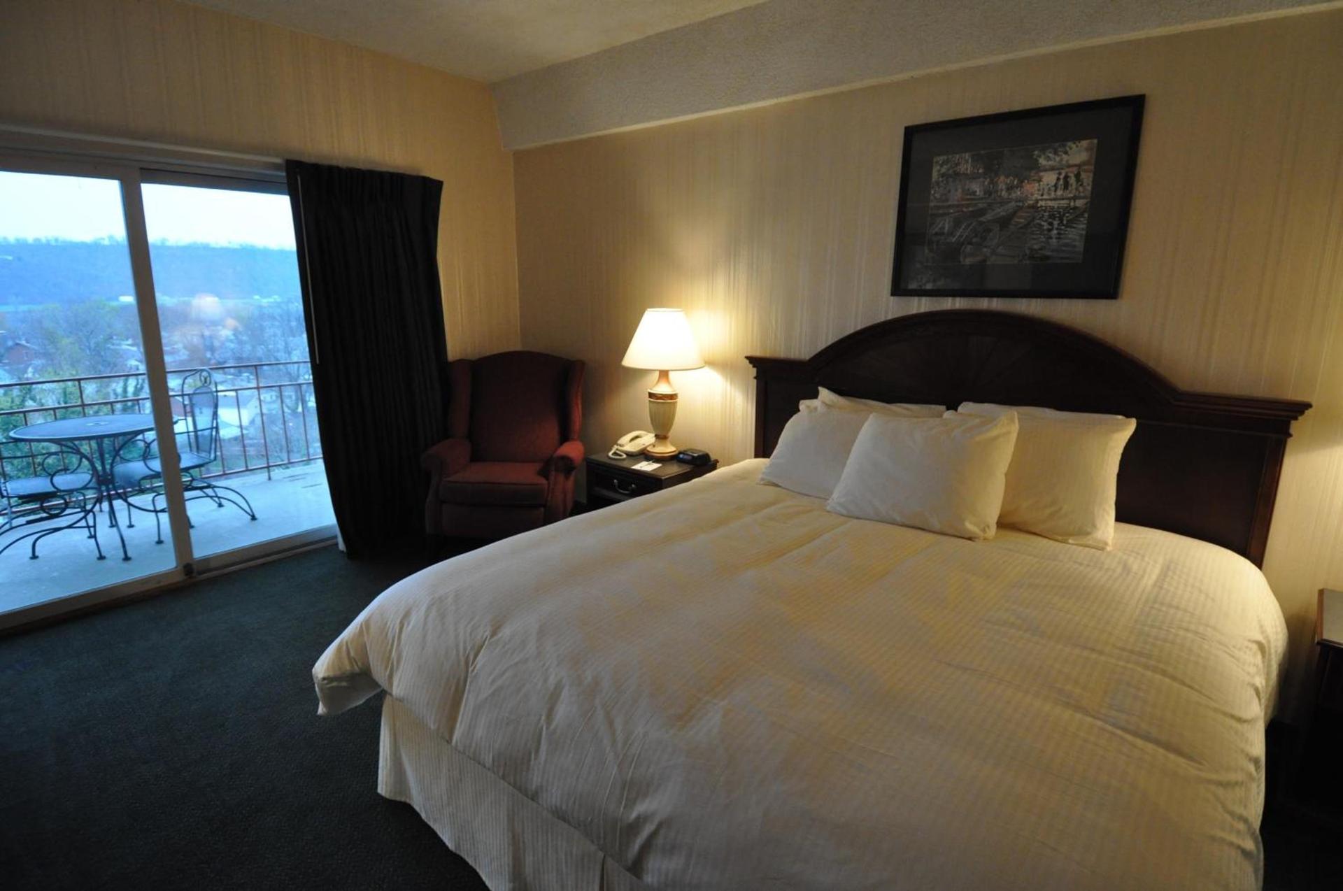 Hillside Inn photo 13