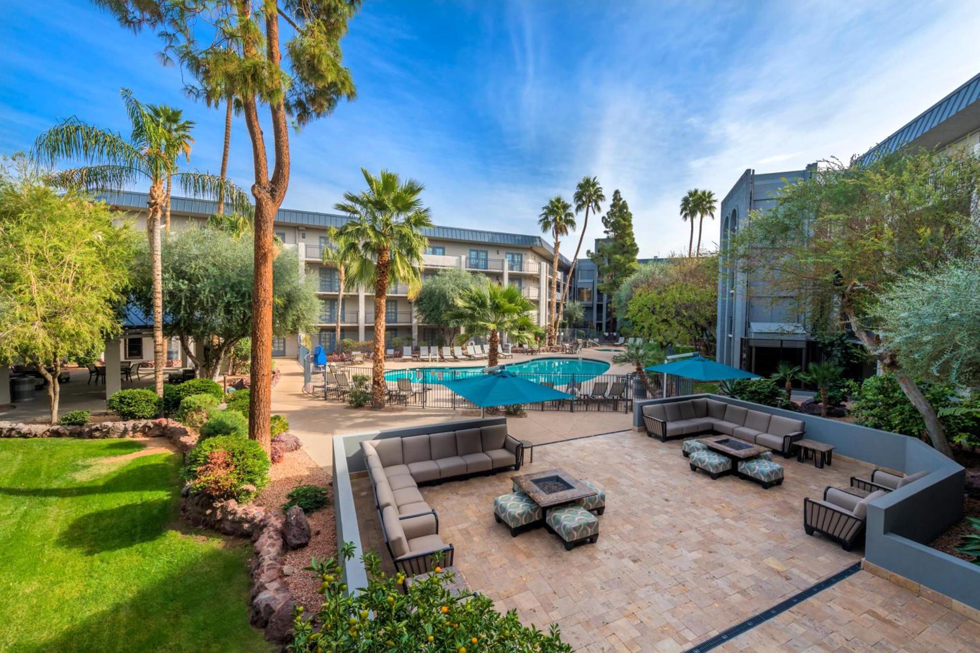 Holiday Inn and Suites Phoenix Airport North by IHG photo 20